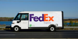 FedEx reçoit la première livraison de camion BrightDrop au Canada