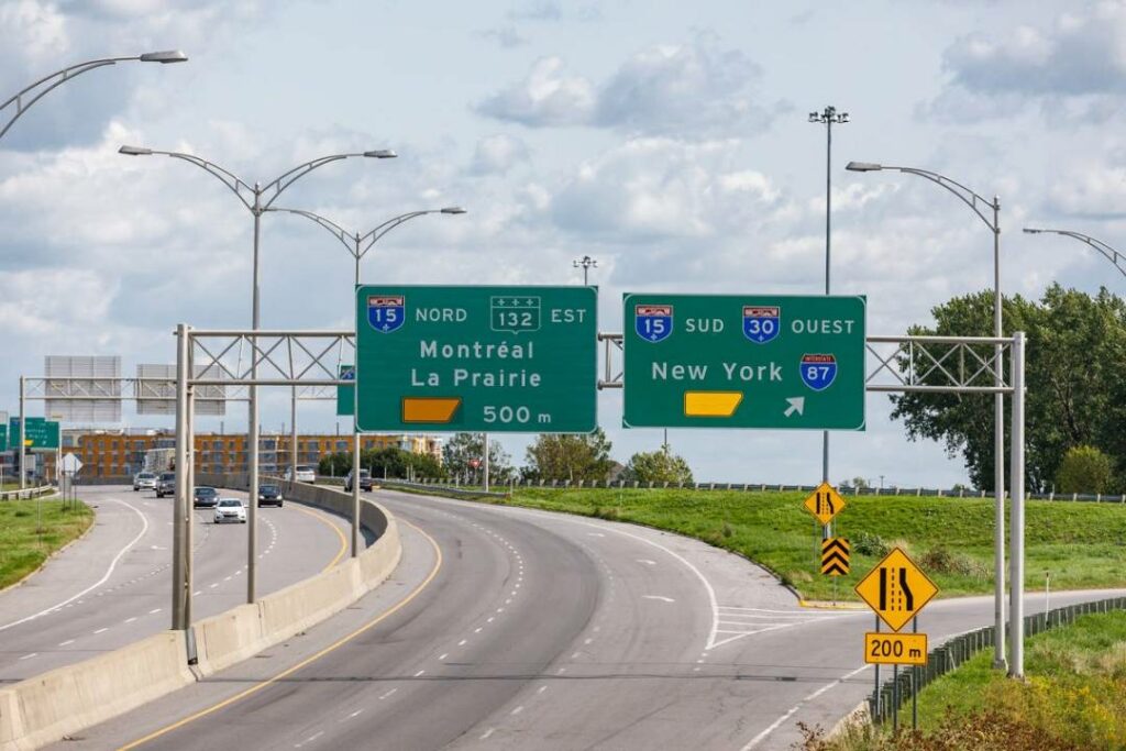Le ministre Fitzgibbon visite une éolienne à Saint-Isidore