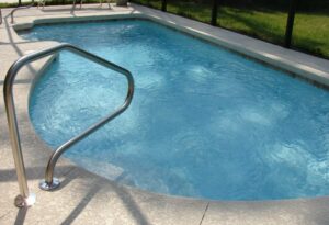 Piscine résidentielle au Québec : de nouvelles exigences d’ici 2025, rappelle Beauharnois