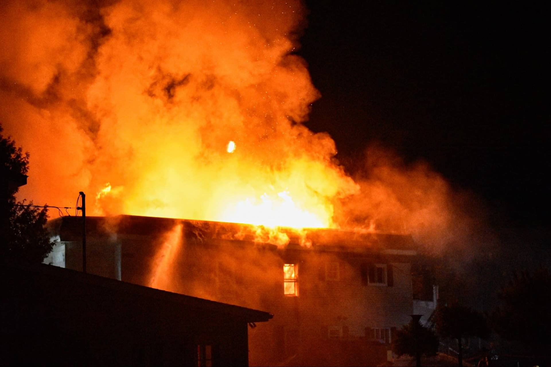 Incendie dans un immeuble à Châteauguay : un homme est décédé