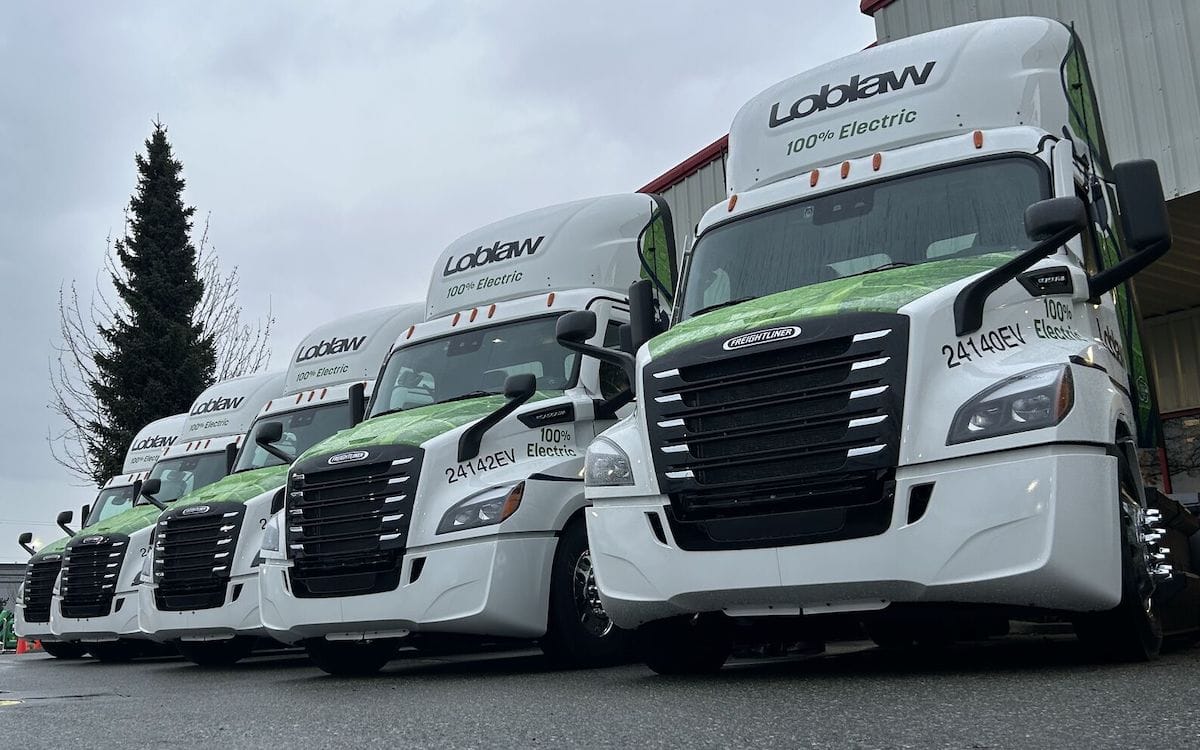 Loblaw double sa flotte de semi-remorques électriques avec l’ajout de 10 Freightliner eCascadia à Vancouver