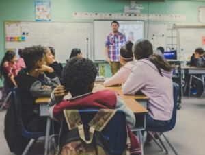 Plus d’élèves, pas 100 % de personnel