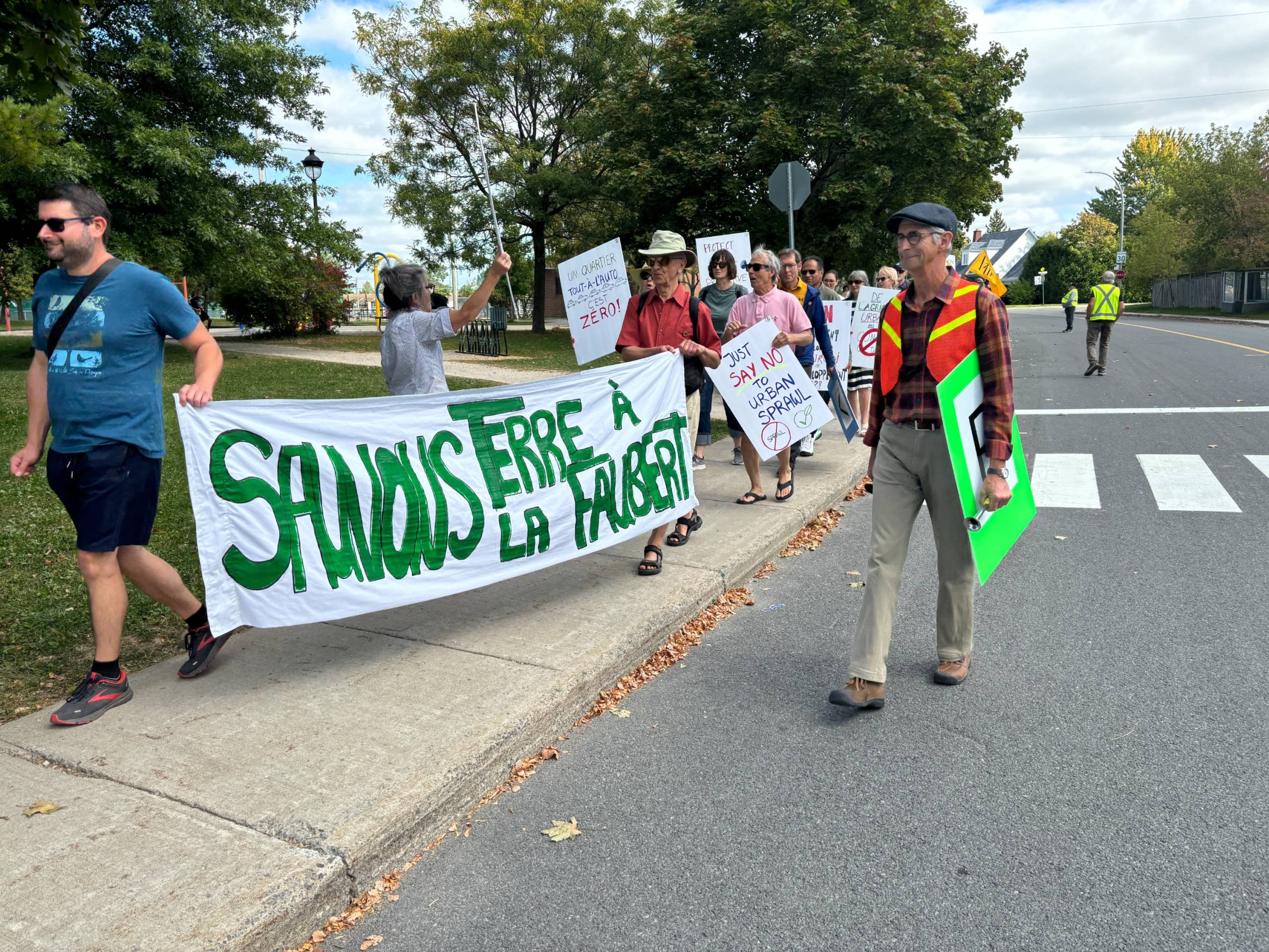 En marche contre le développement de la Terre Faubert