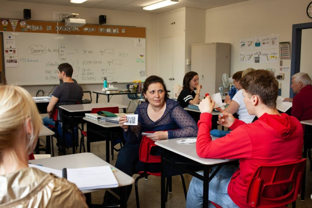 Francisation aux adultes : des services réduits en milieu scolaire