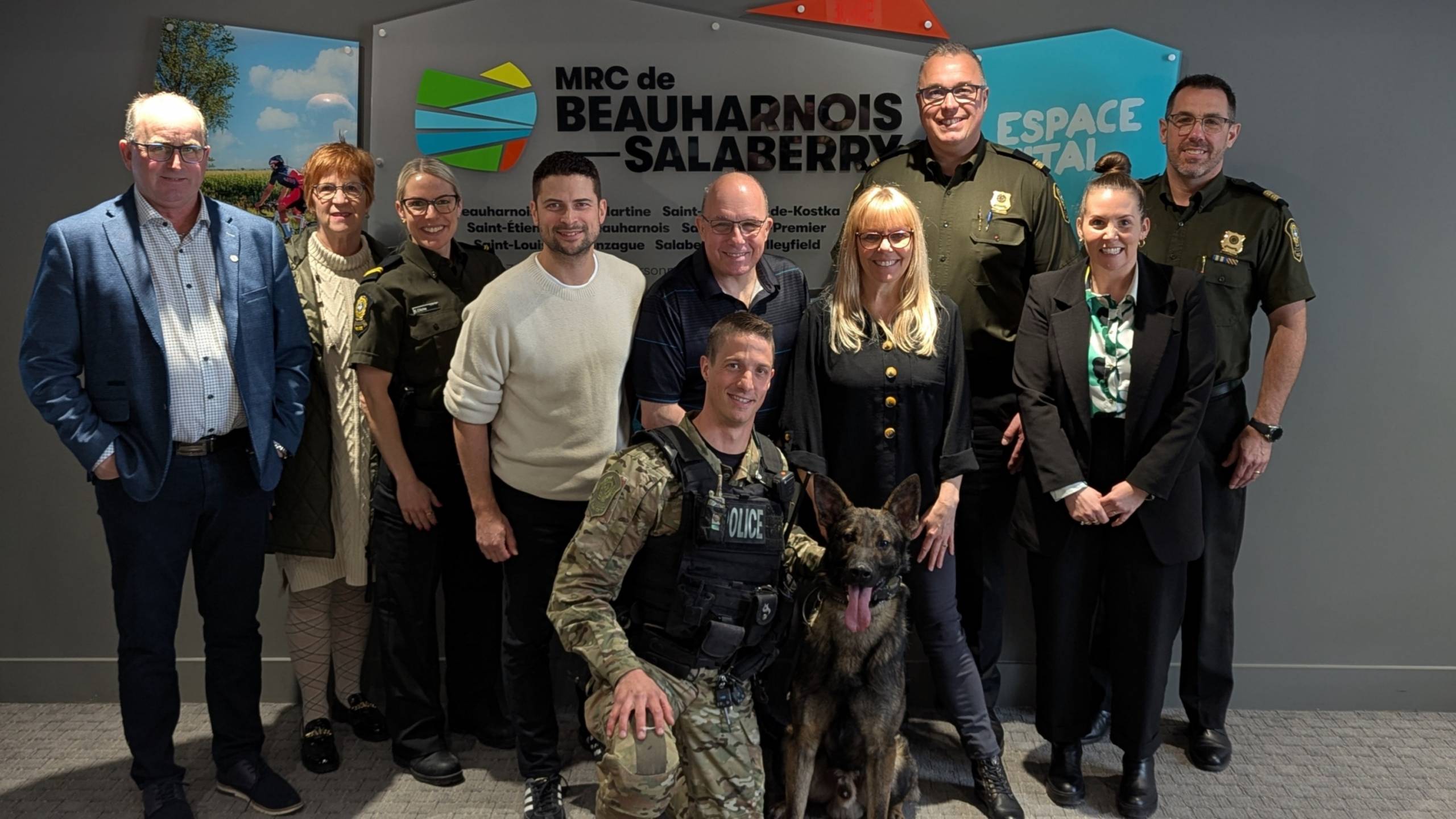 Un maître-chien à la SQ de Beauharnois-Salaberry