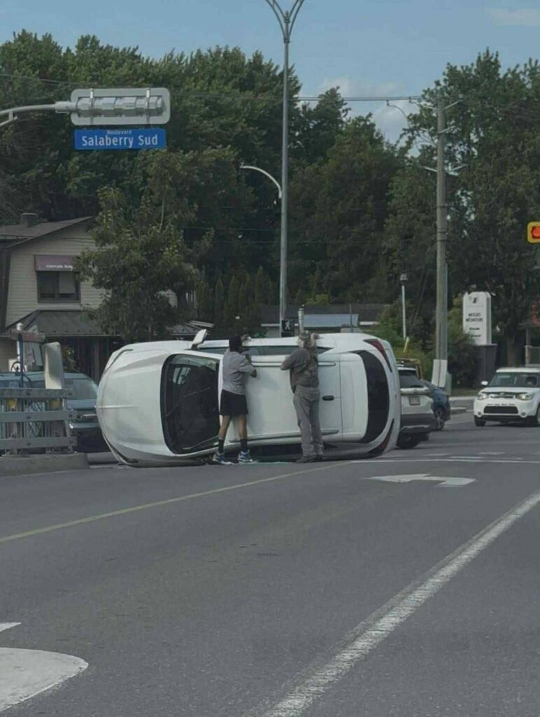 Une voiture dans une fâcheuse position