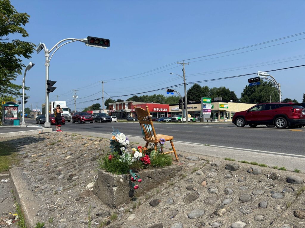 Intersection of D’Anjou and Bell : new traffic lights
