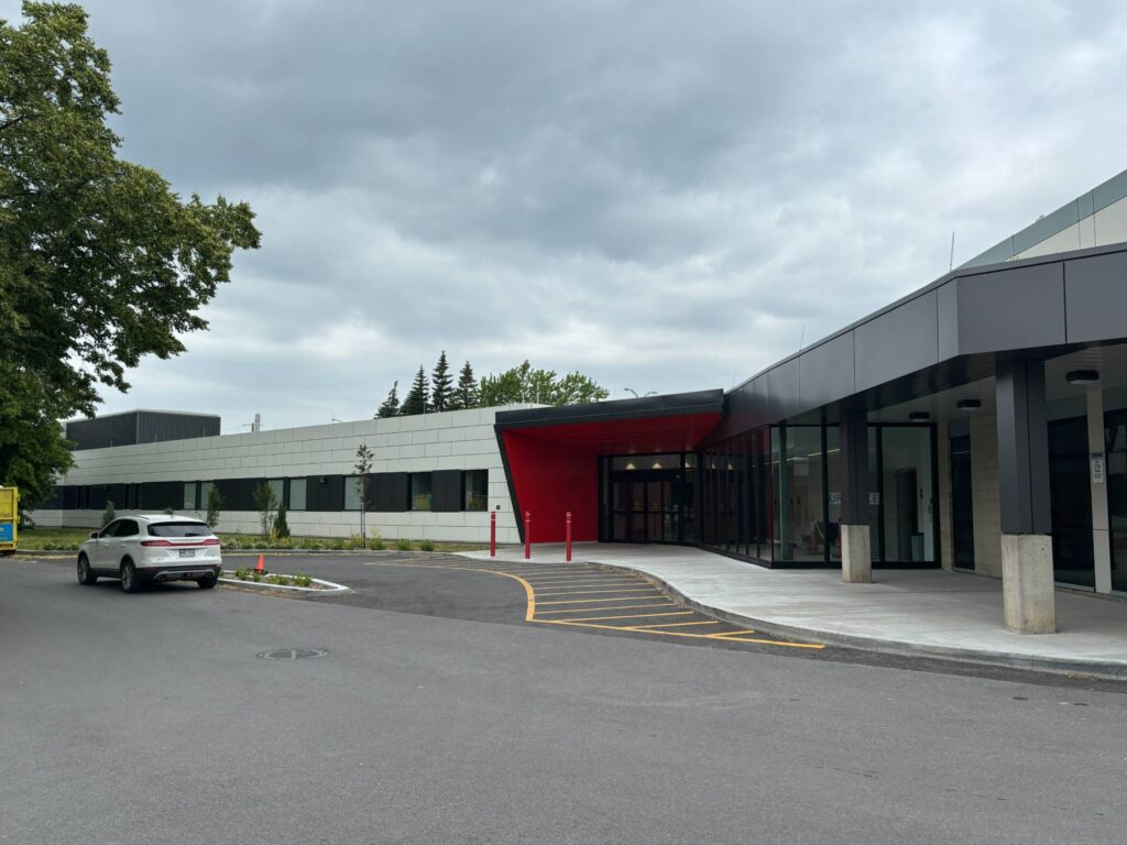 Nouveau pavillon Anna-Laberge : des lits ouverts, d’autre en attente de correctifs