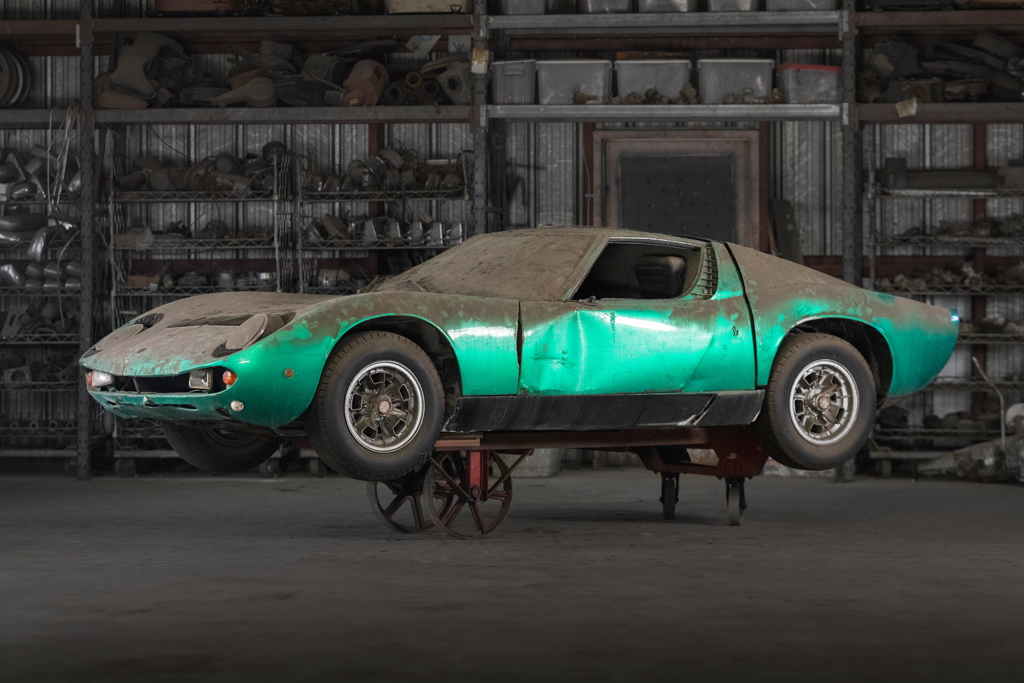 Vente « The Junkyard » : des collectionneurs payent des millions pour s’offrir des tas de ferraille