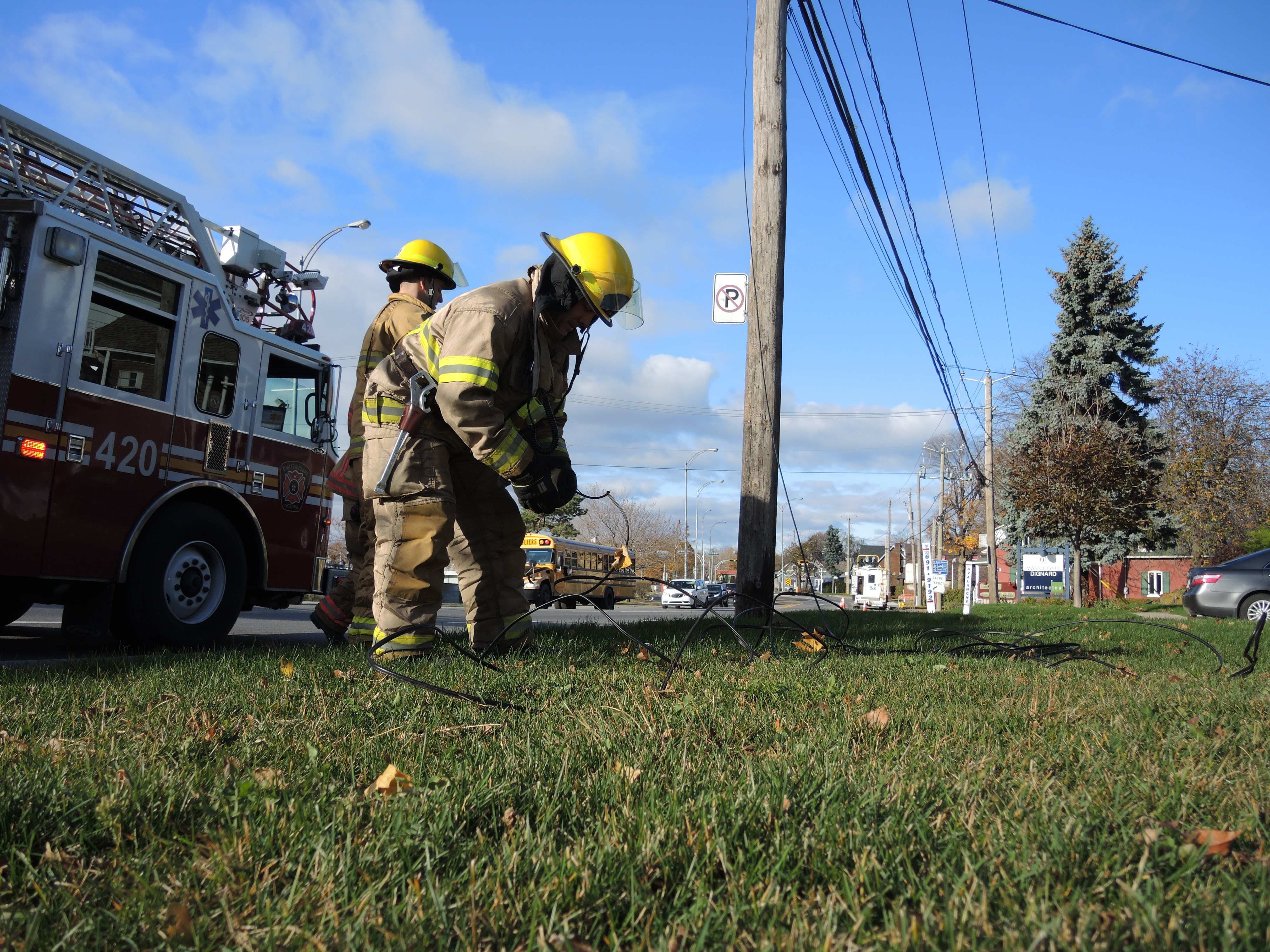 Le vent tient les pompiers occupés