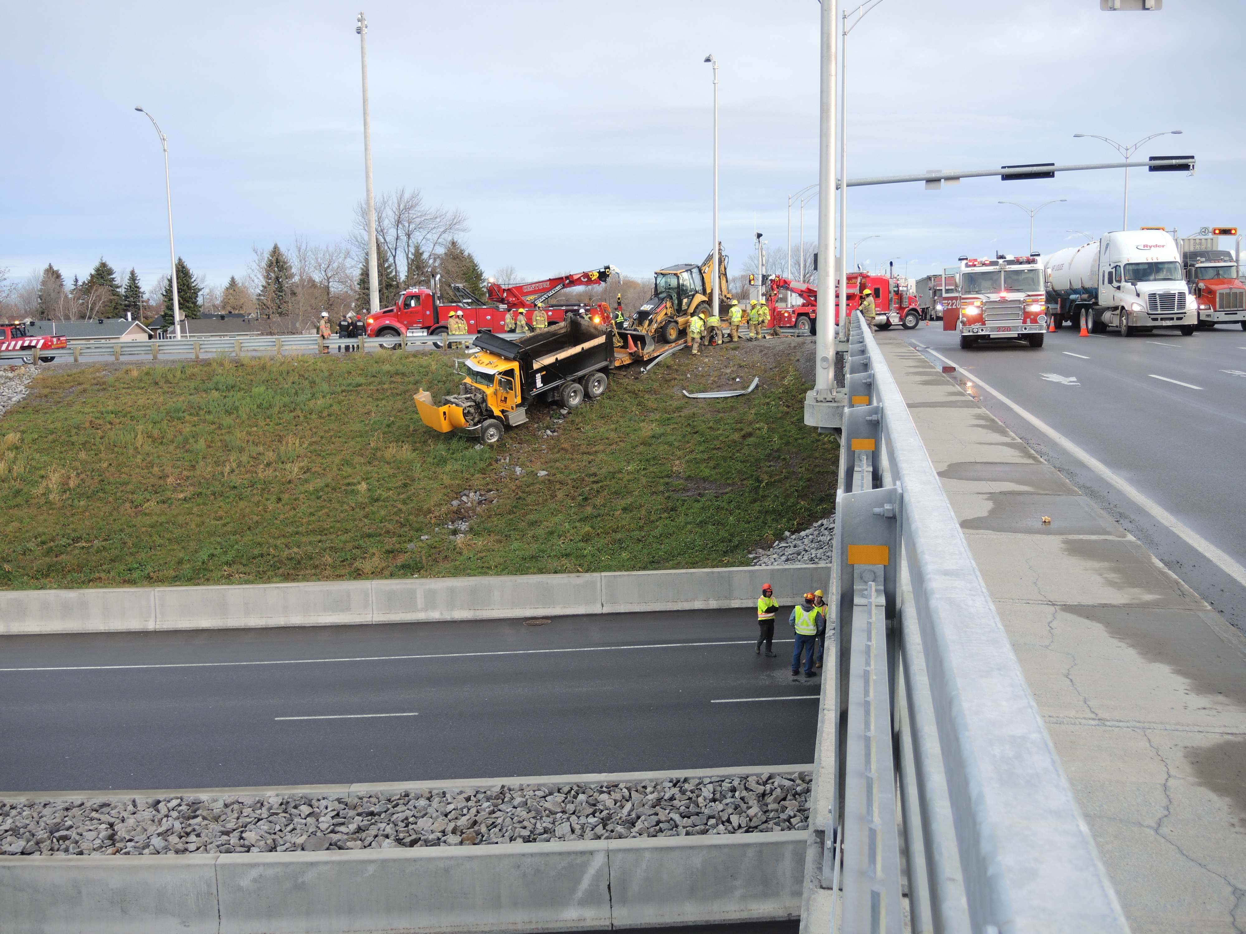 Un camion heurté par un autobus à Châteauguay