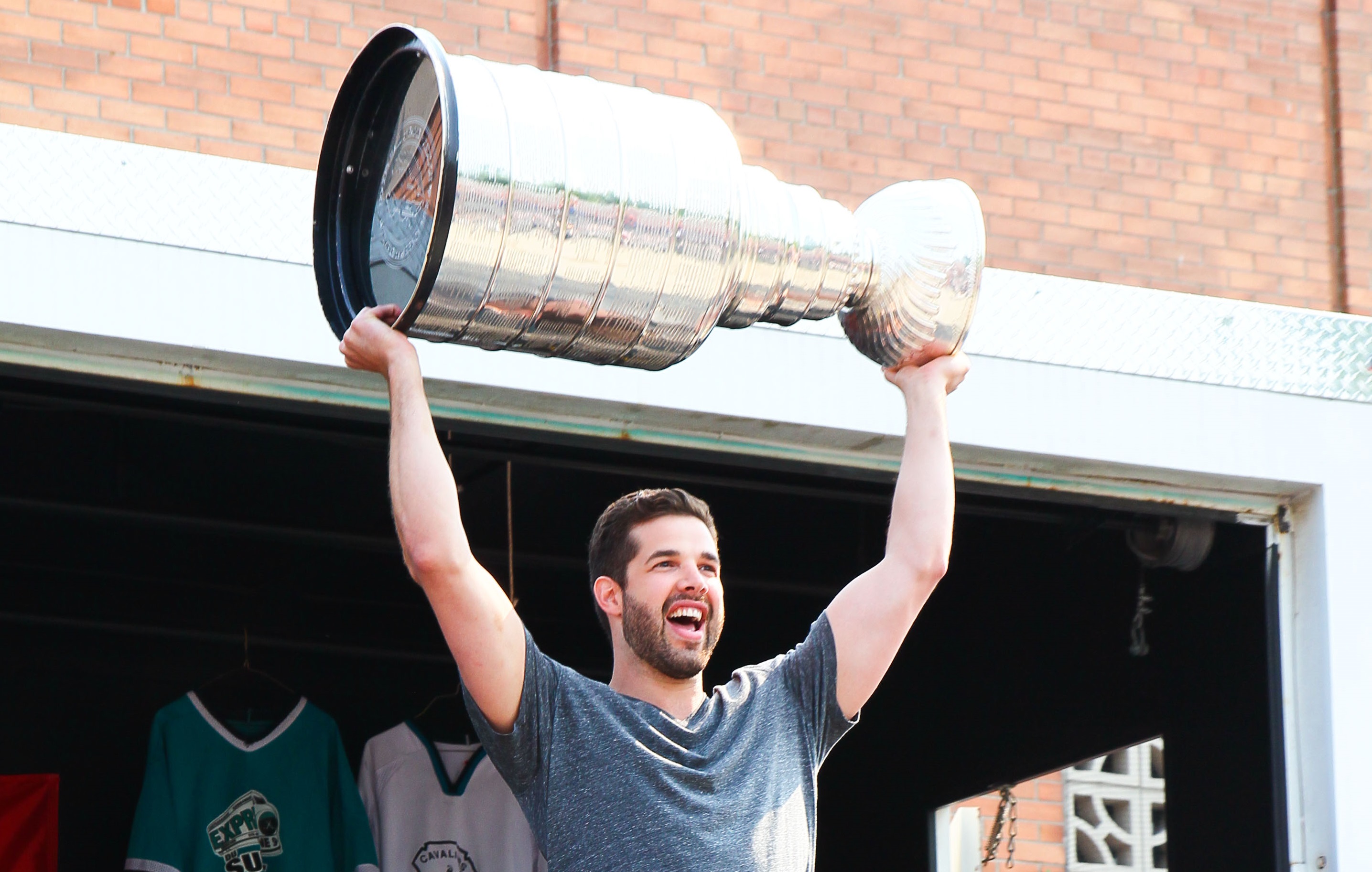 Corey Crawford ramène la Coupe à ses fans