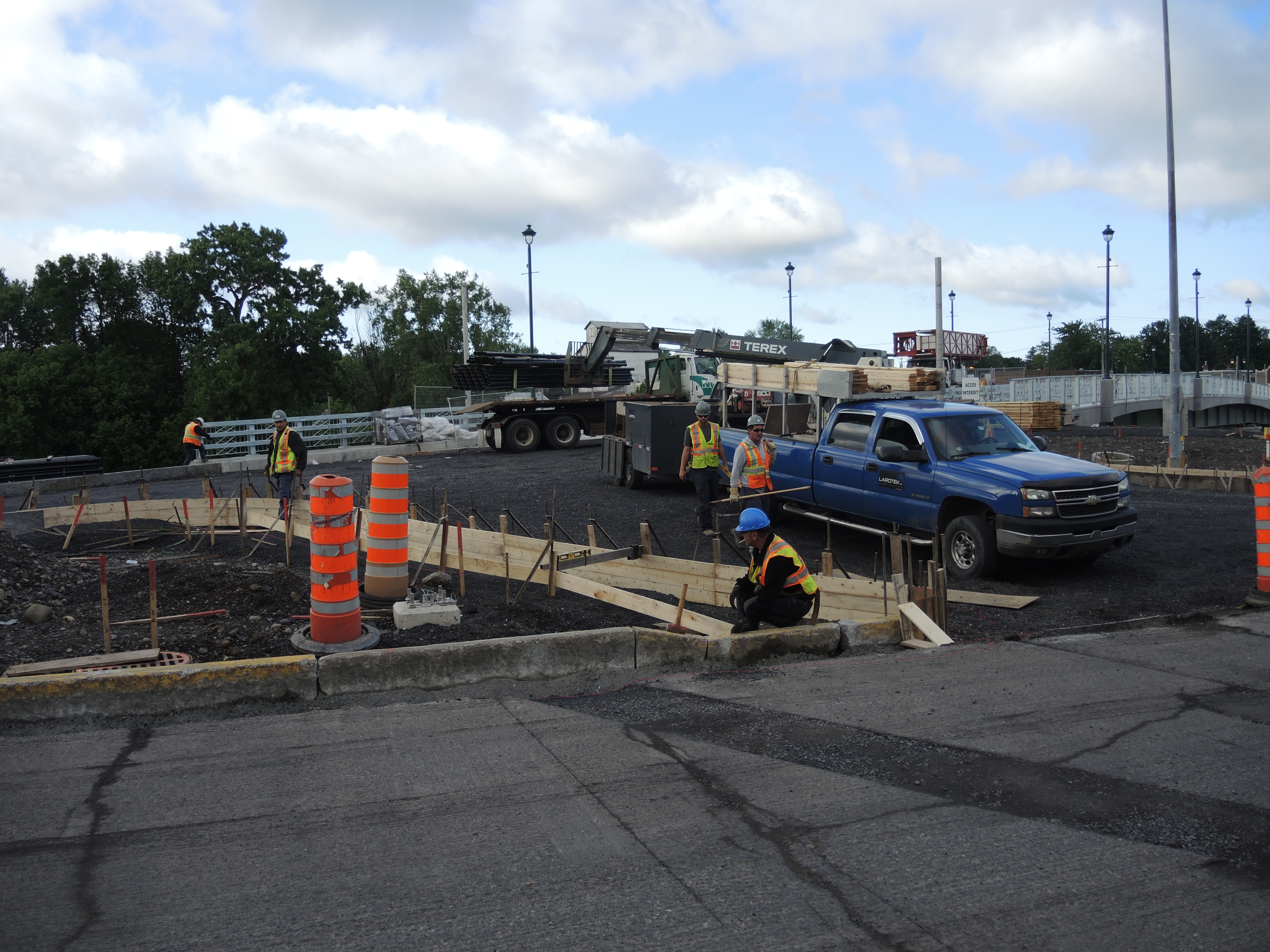 Pont, divans et soleil ce jeudi