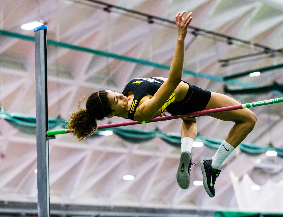 Mikella vise un record canadien