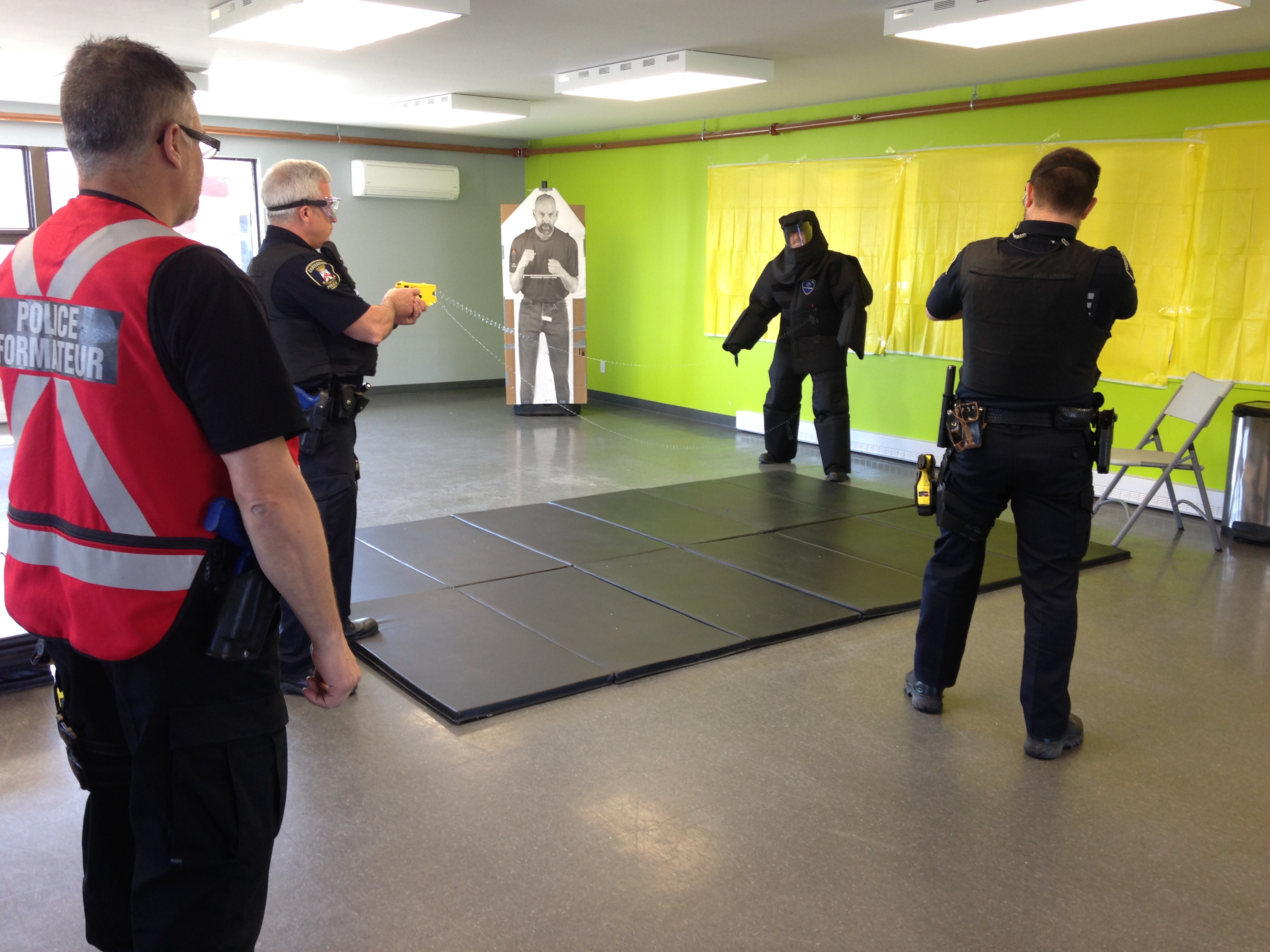 La police de Châteauguay maintenant armée de Tasers