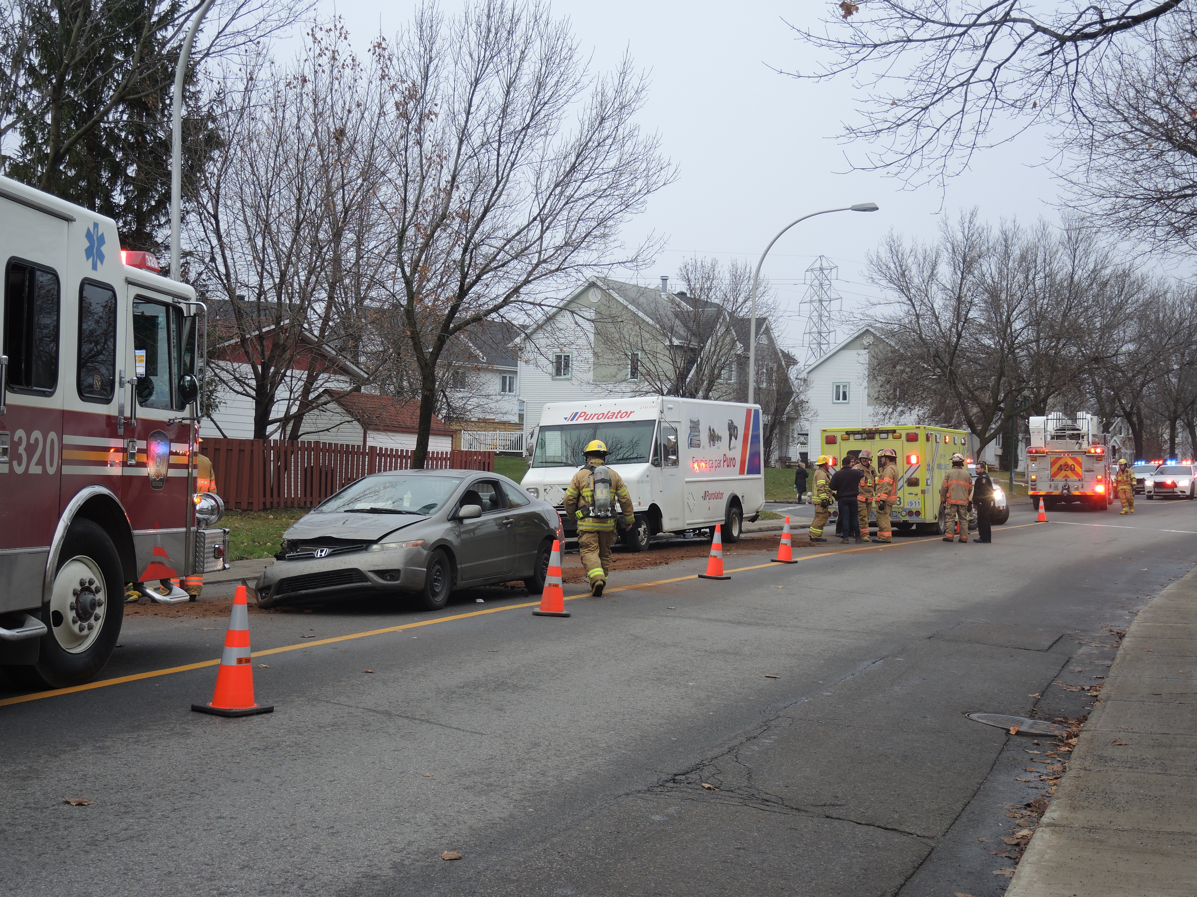 Véhicule immobile percuté à Châteauguay