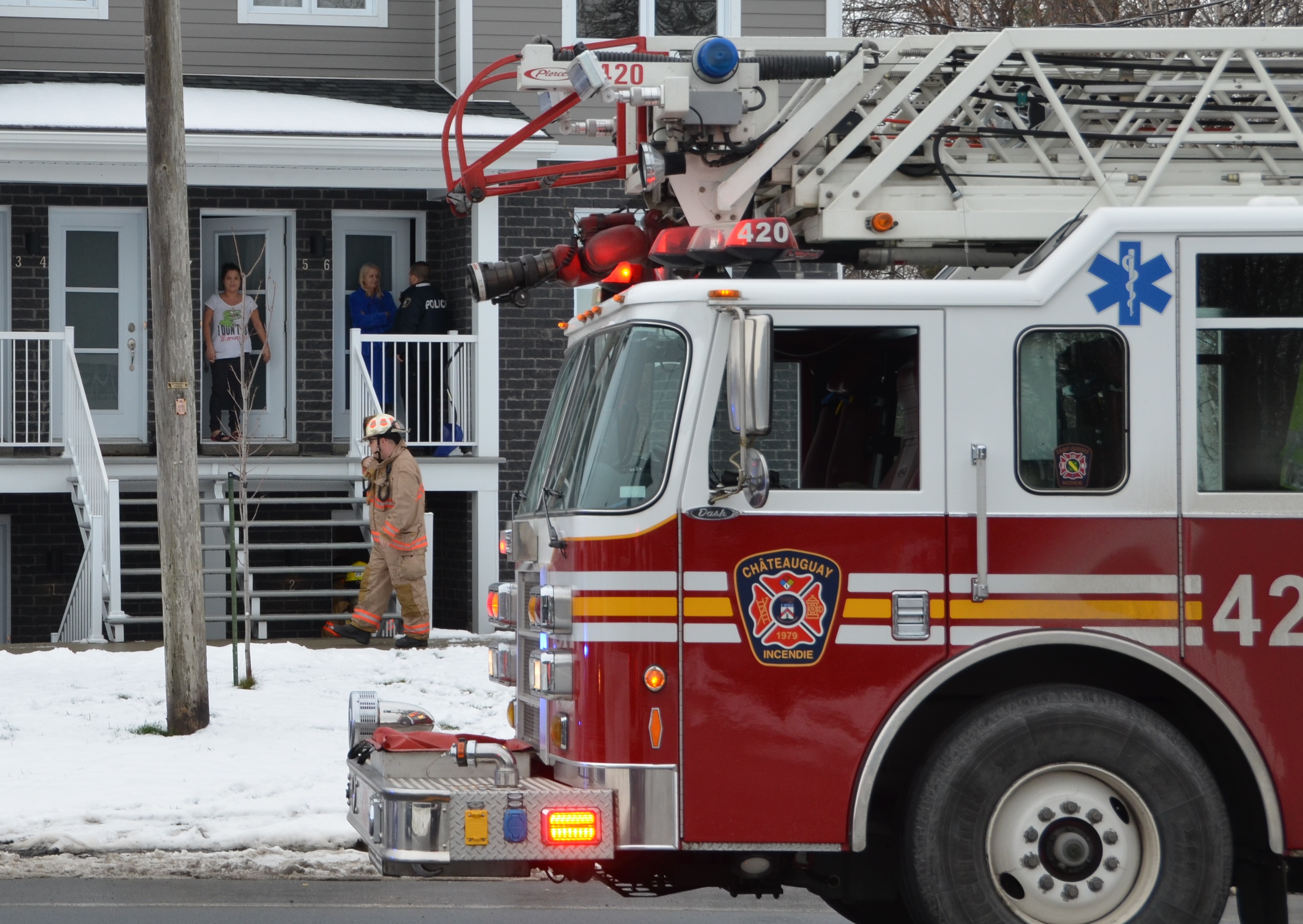Incendie suspect à Châteauguay : la police arrête un homme