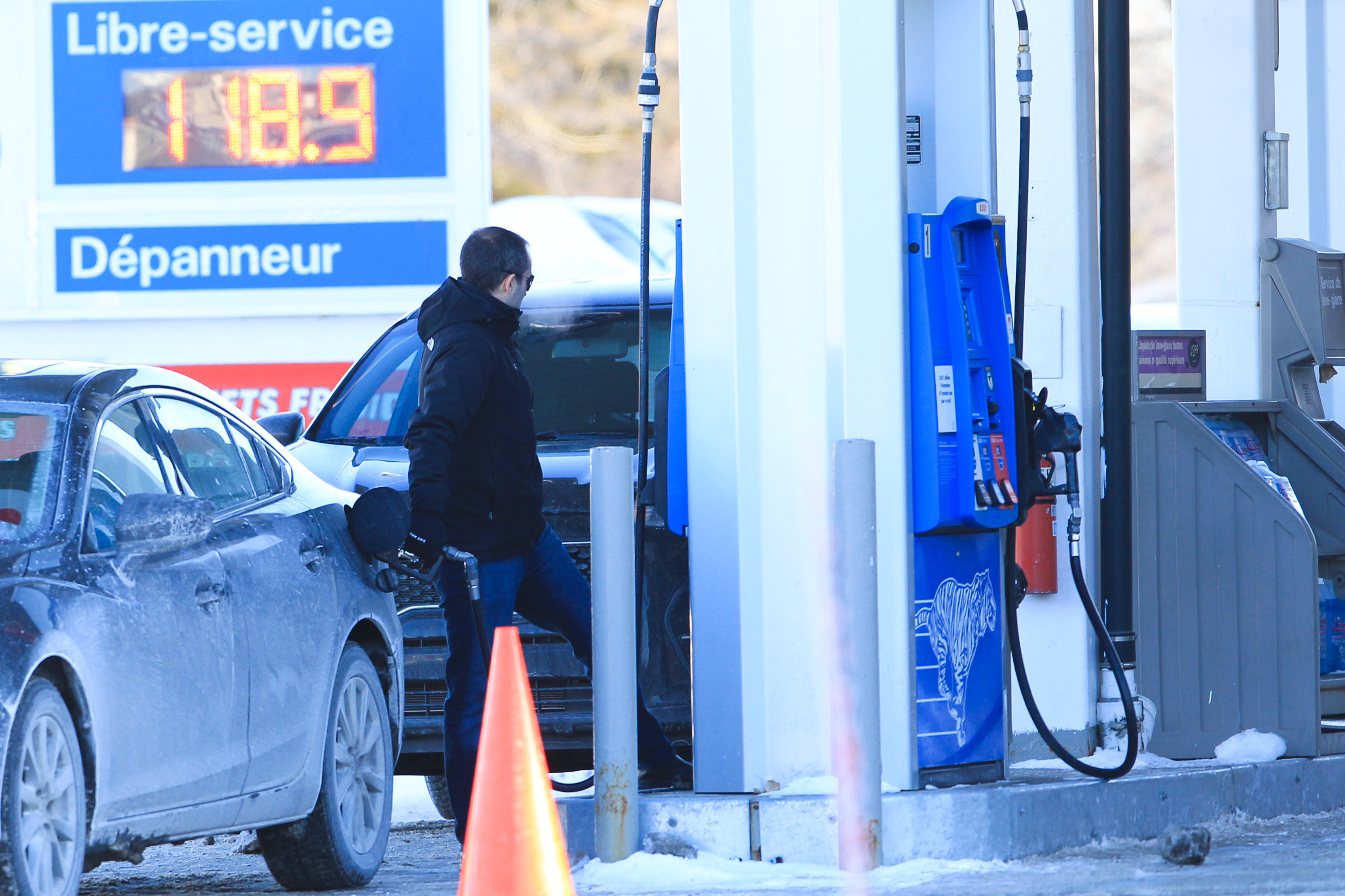 La Ville de Châteauguay veut savoir pourquoi l&rsquo;essence est plus chère sur son territoire