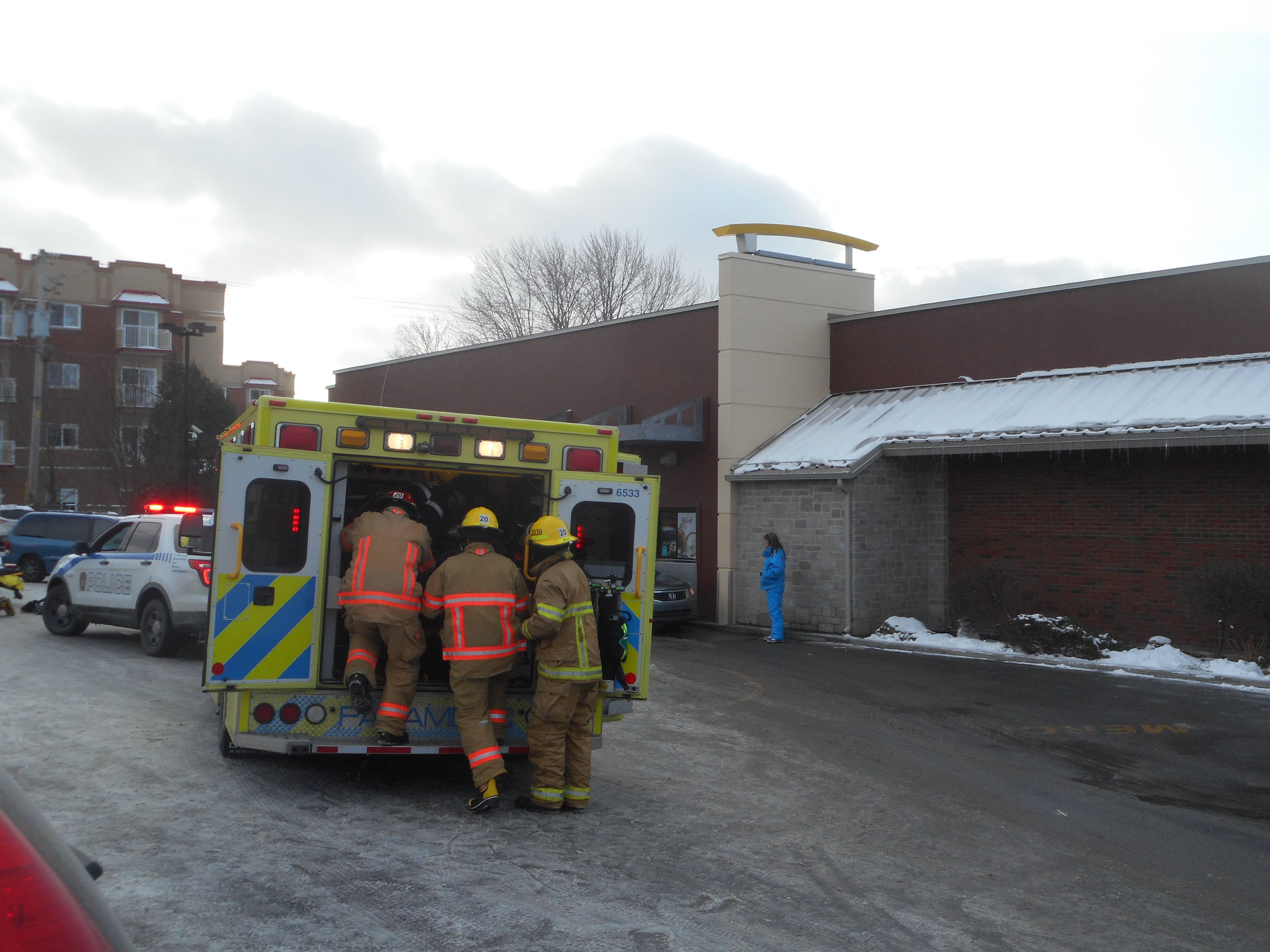 Écrasée par l’auto qu’elle venait de quitter