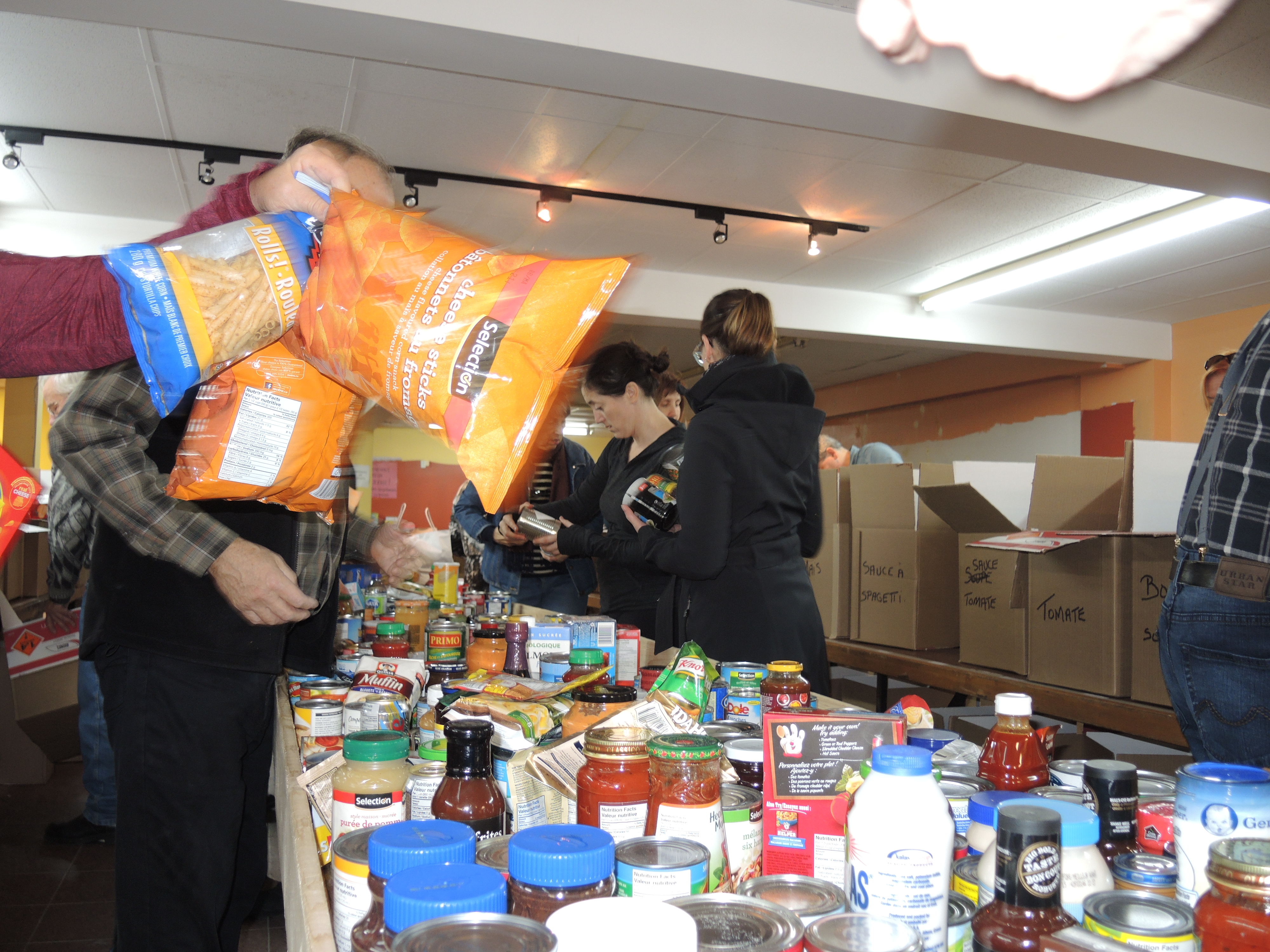 Des centaines de bénévoles à l&rsquo;oeuvre pour adoucir le temps des Fêtes des moins nantis
