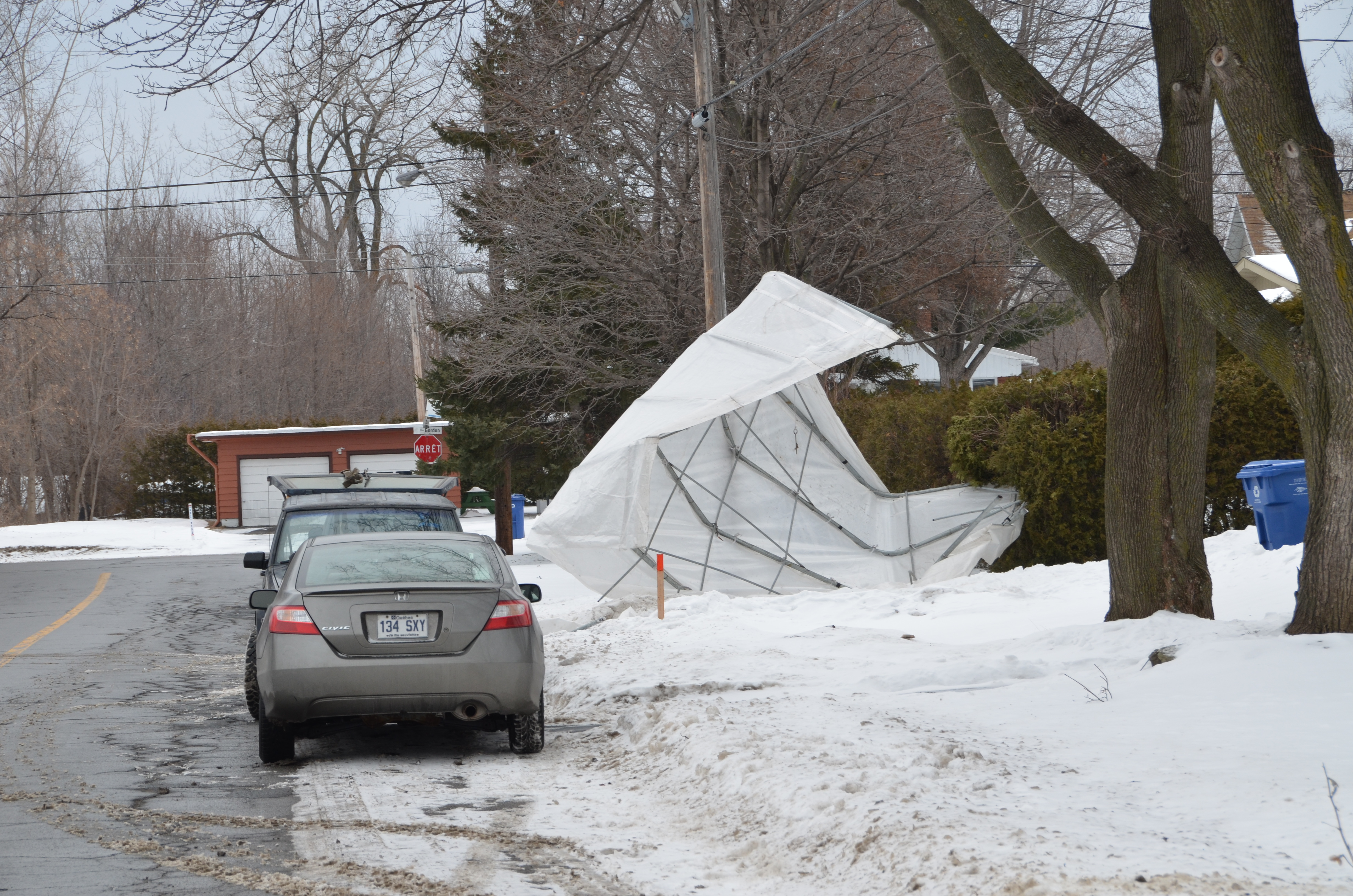 Trois trucs pour éviter que votre abri d’auto se transforme en cerf-volant