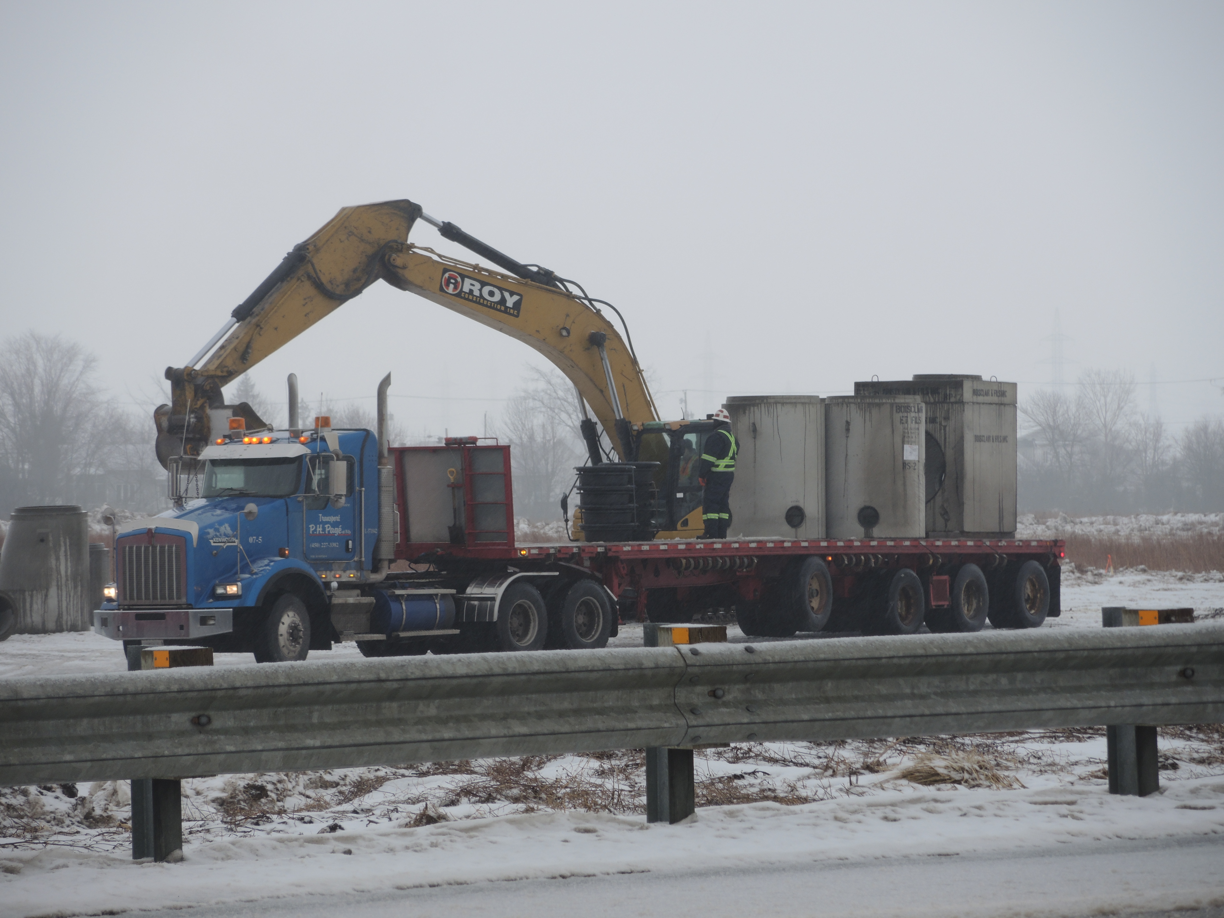 Une rue en construction pour le futur Quartier Espace 30 à Beauharnois