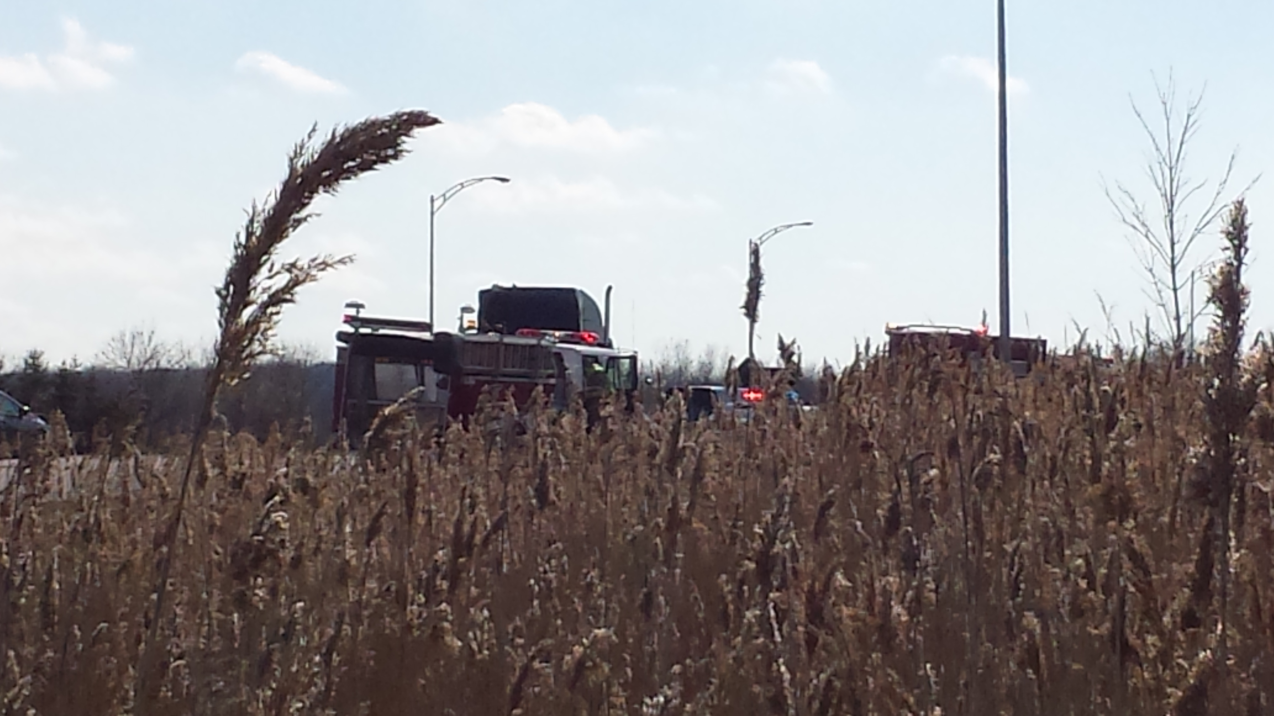 Les pompiers de Châteauguay combattent un autre feu de champ