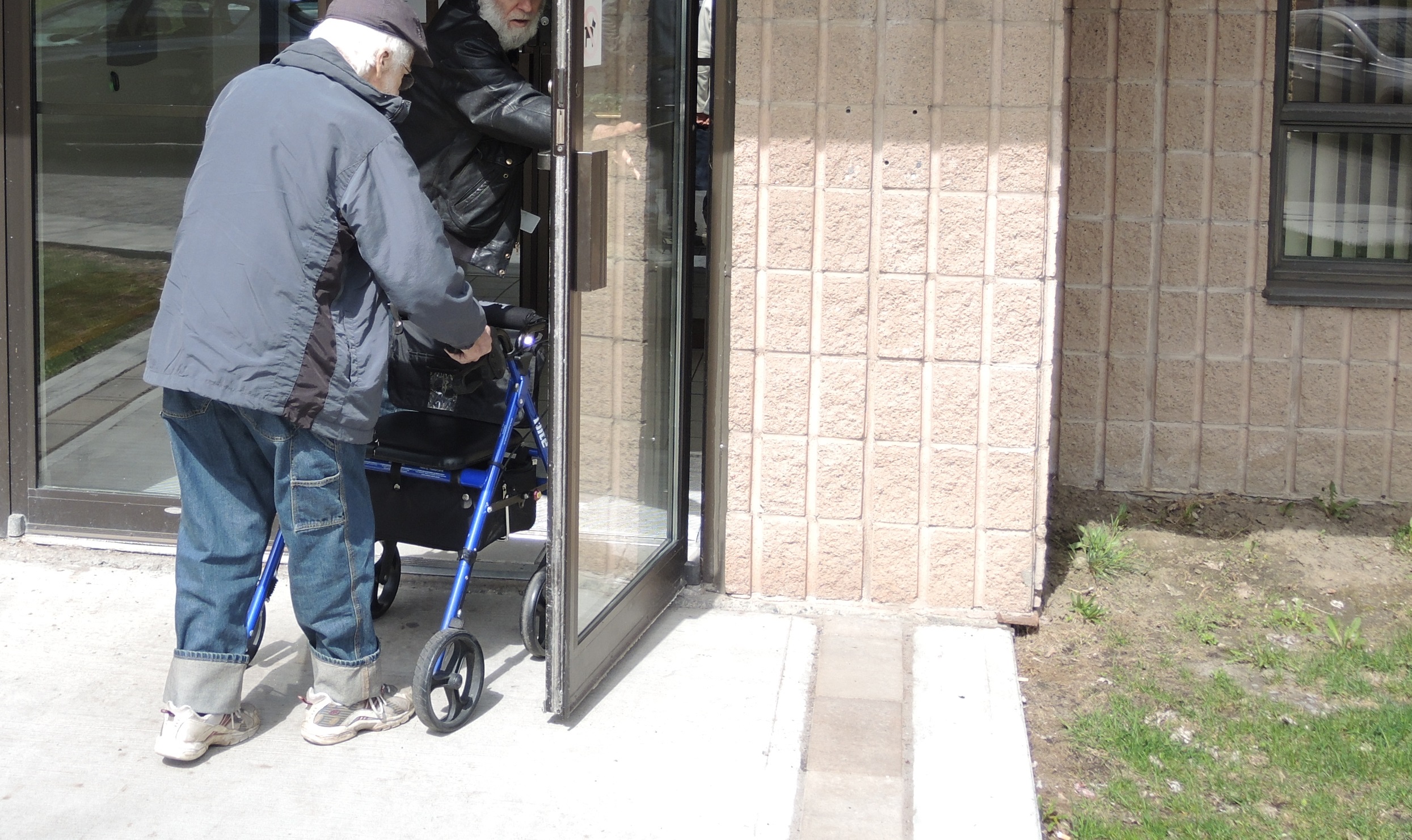 Tenants of 70 apartment units must move : boxes, elbow grease needed