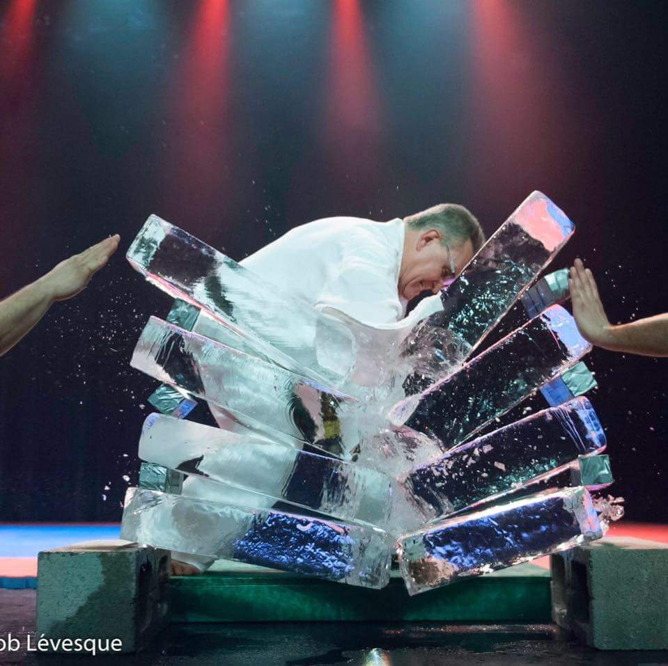 Un karatéka obtient sa 5e dan au Japon