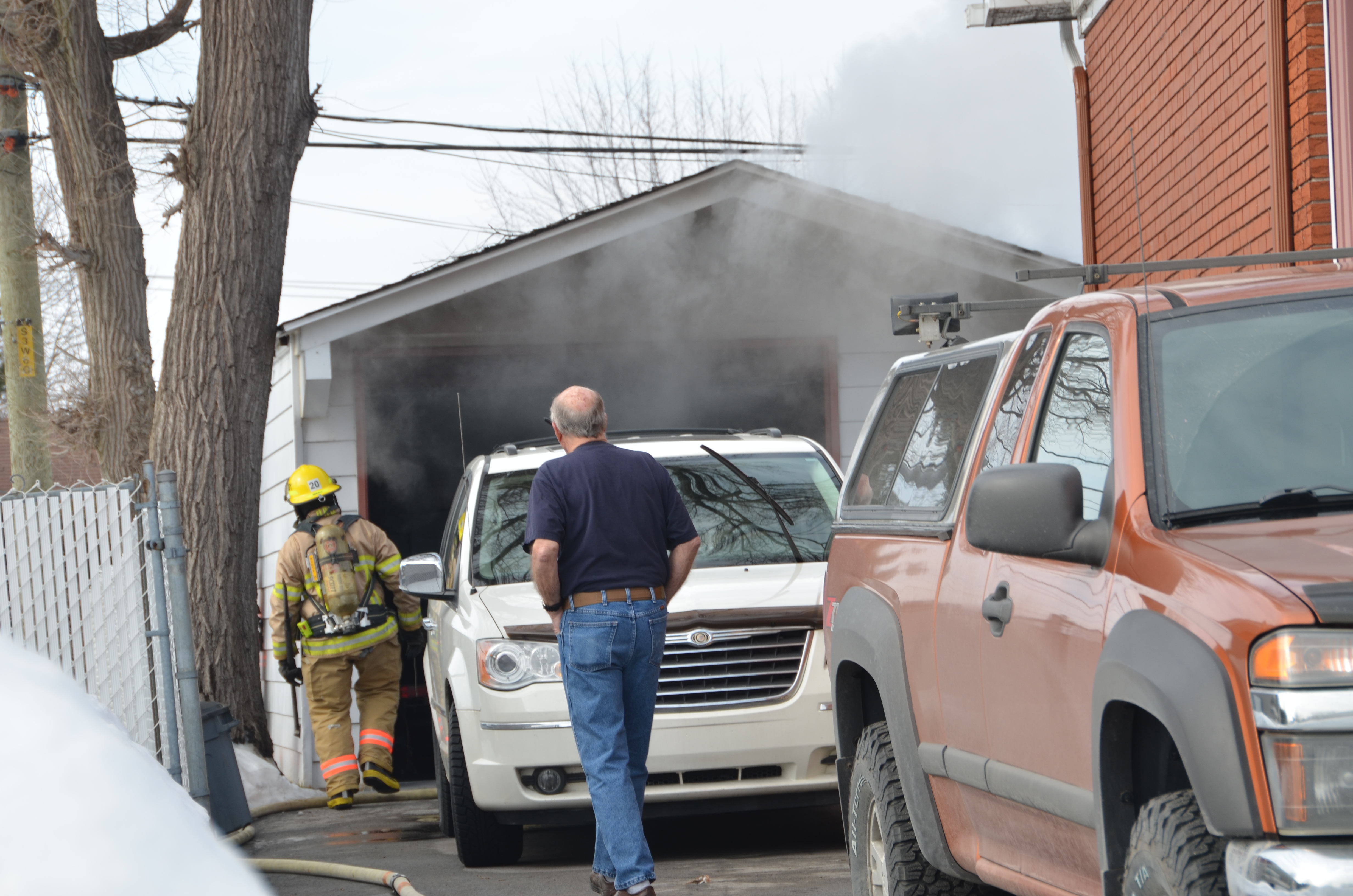 Image illustrant l'article: Des cendres chaudes causent un incendie
