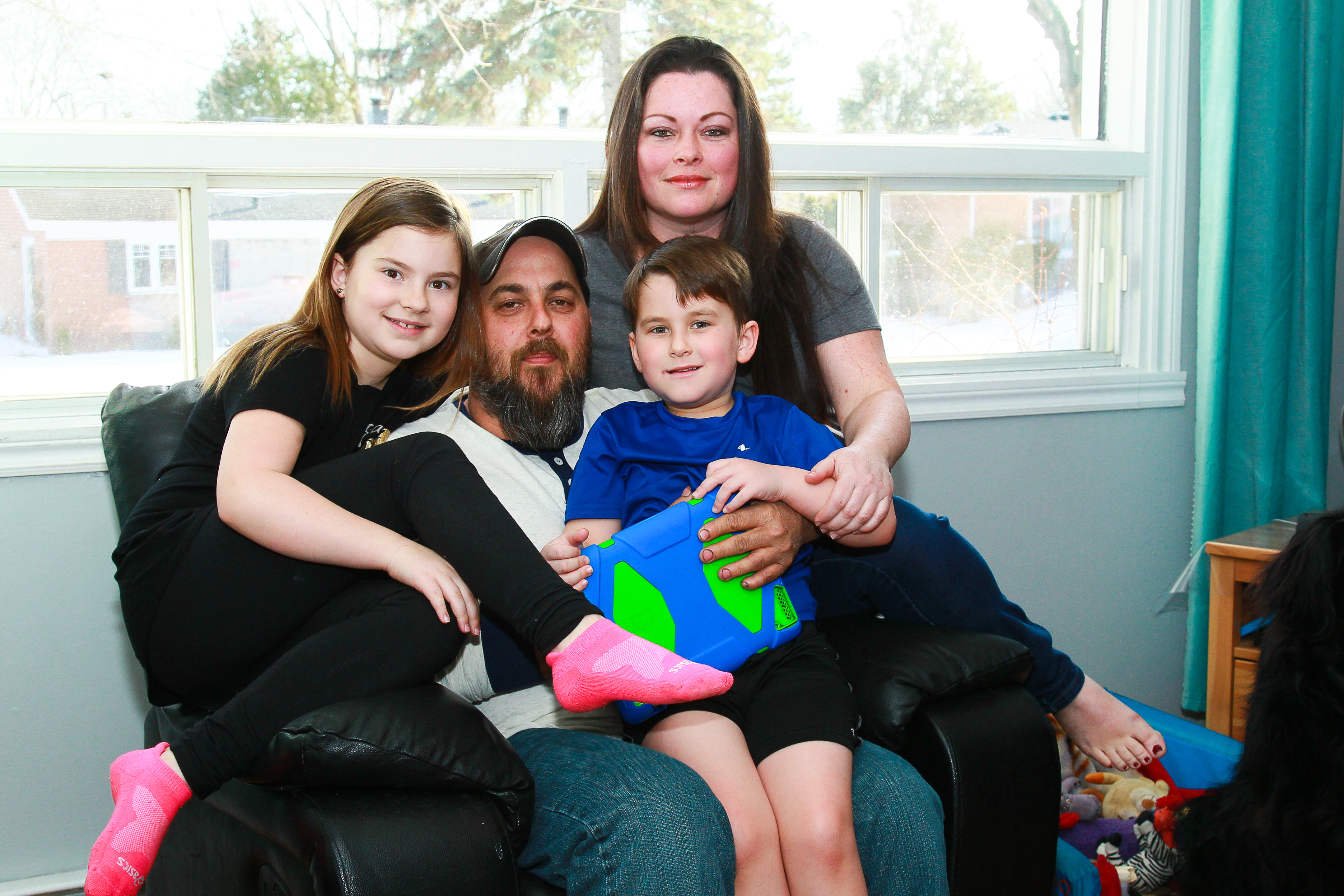 Six enfants autistes dans une classe sans fenêtre