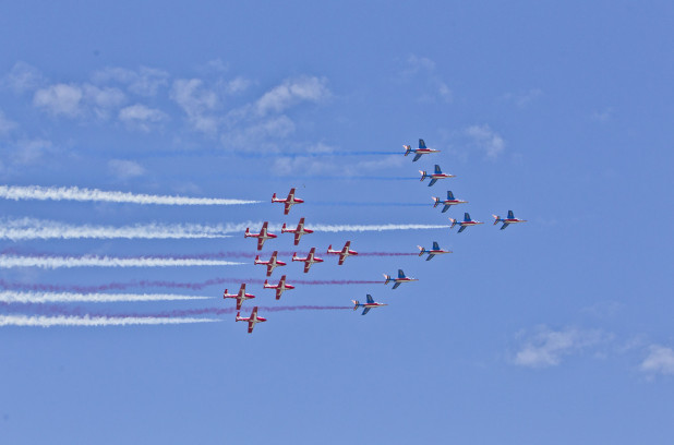 Des jets ont survolé Montréal mardi midi