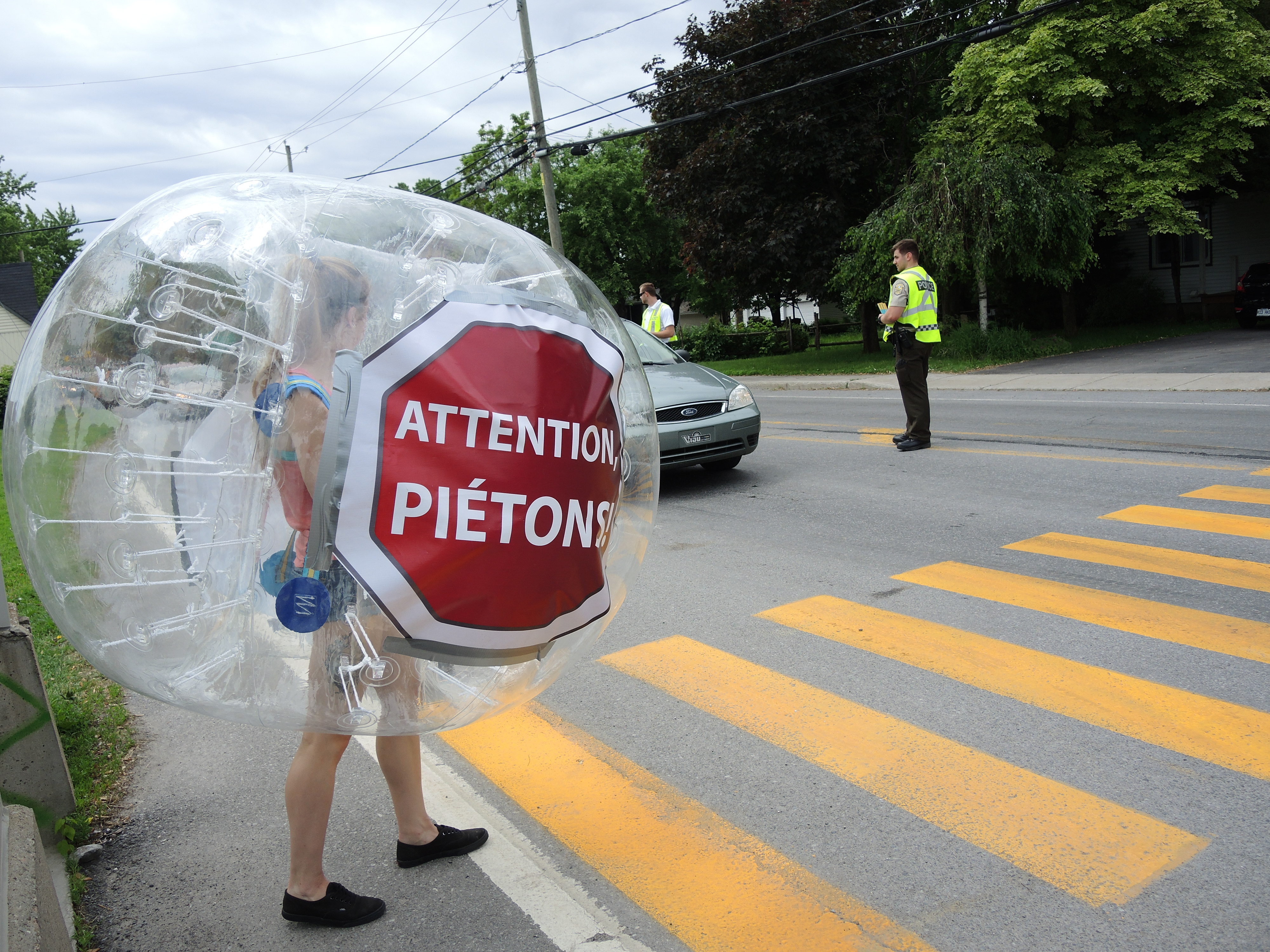 Les policiers sensibilisent les automobilistes aux traverses piétonnières