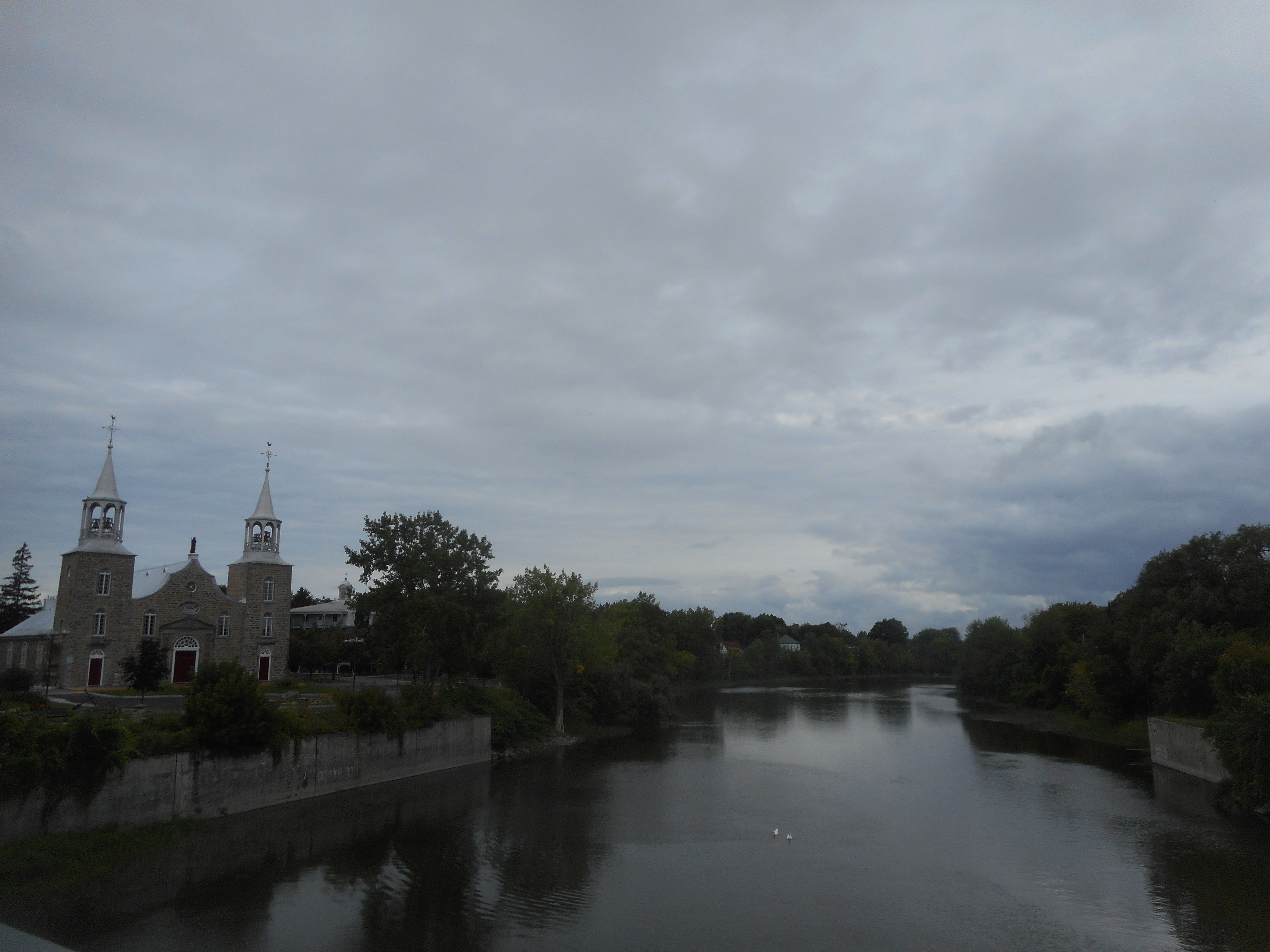 Vue sur la rivière Châteauguay maintenant totalement sans fils