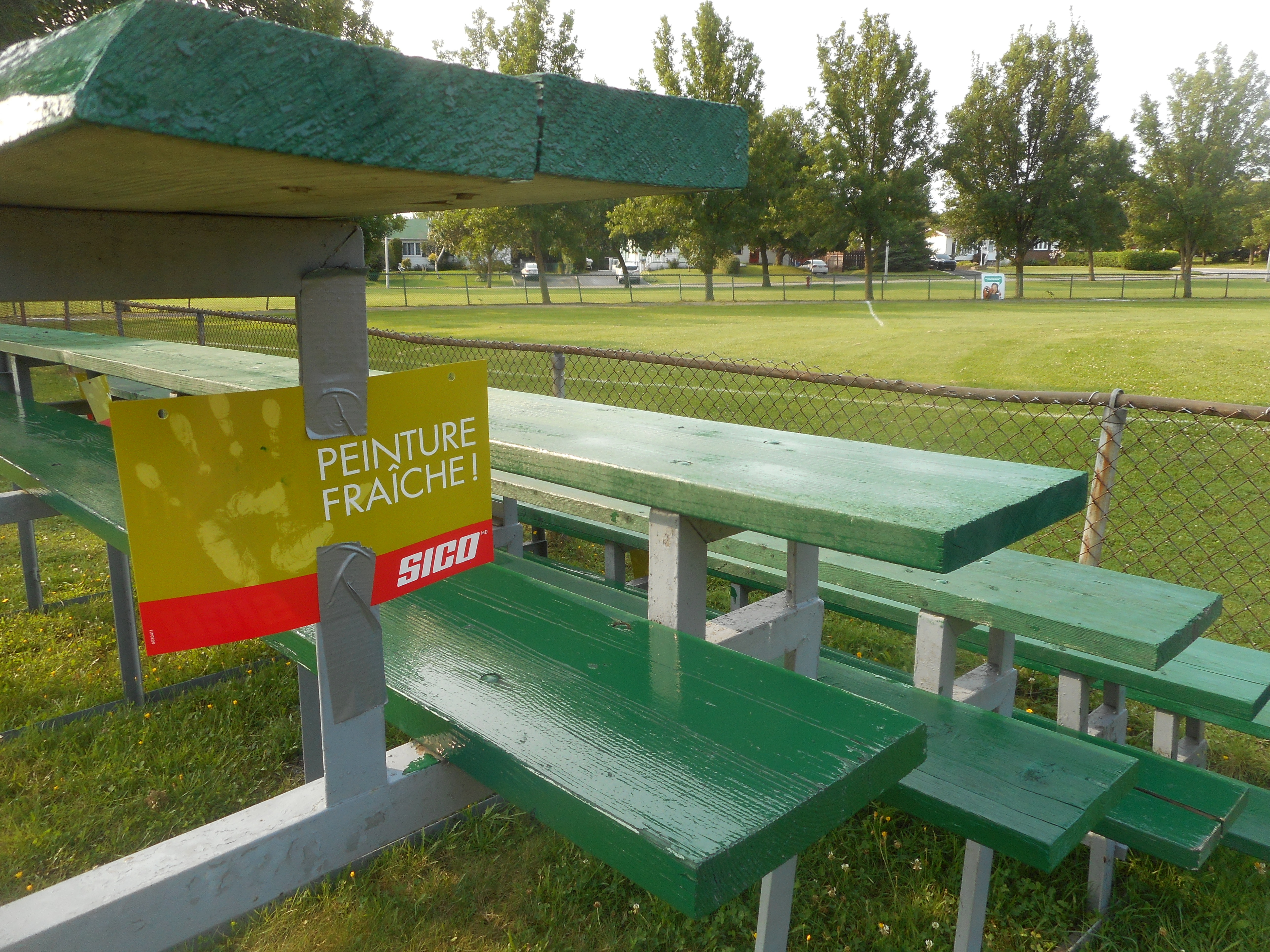 La Ville a vite effacé des graffitis nazis dans un parc