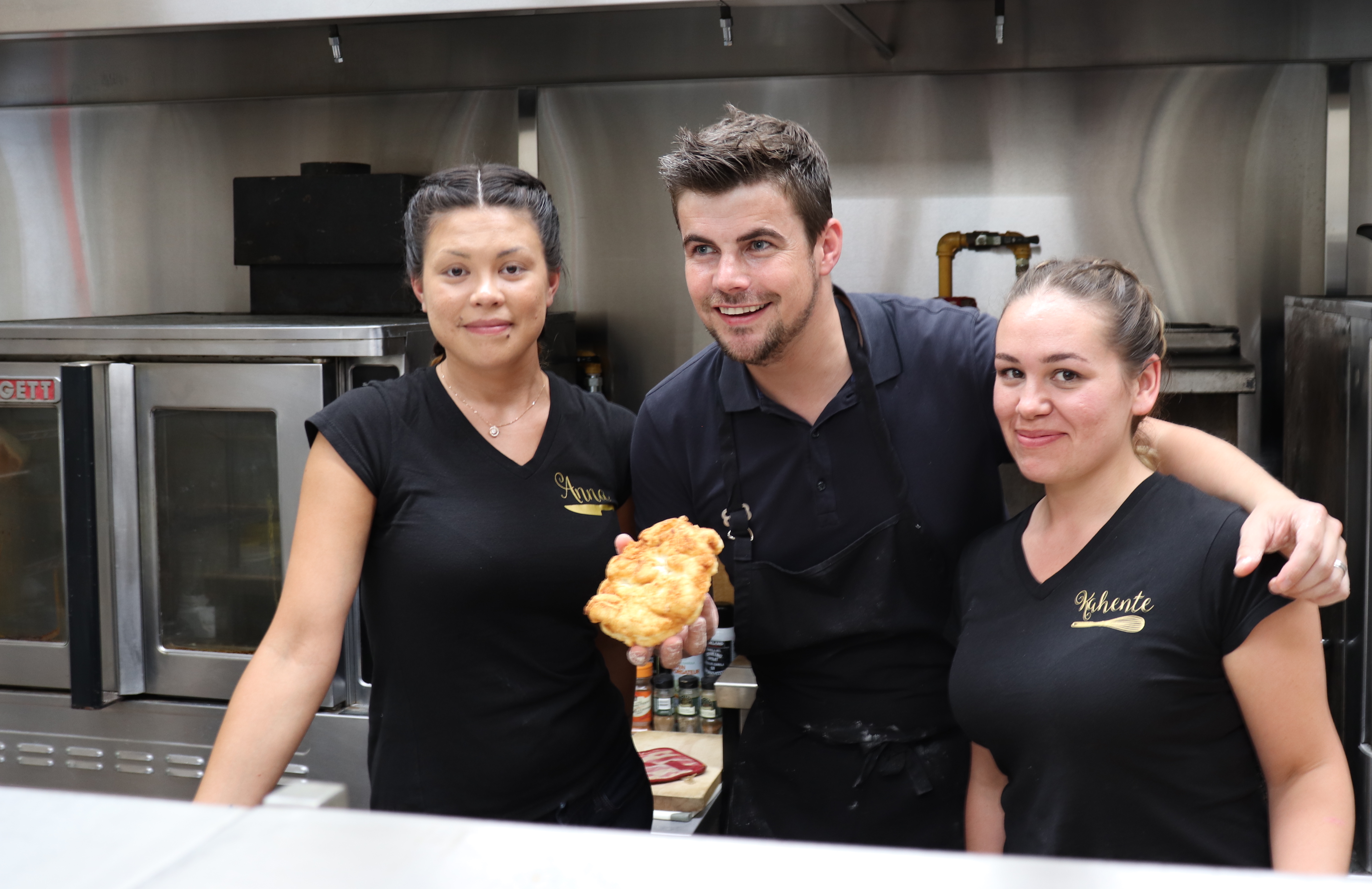 Le chef cuisinier Arnaud Marchand découvre la cuisine mohawk