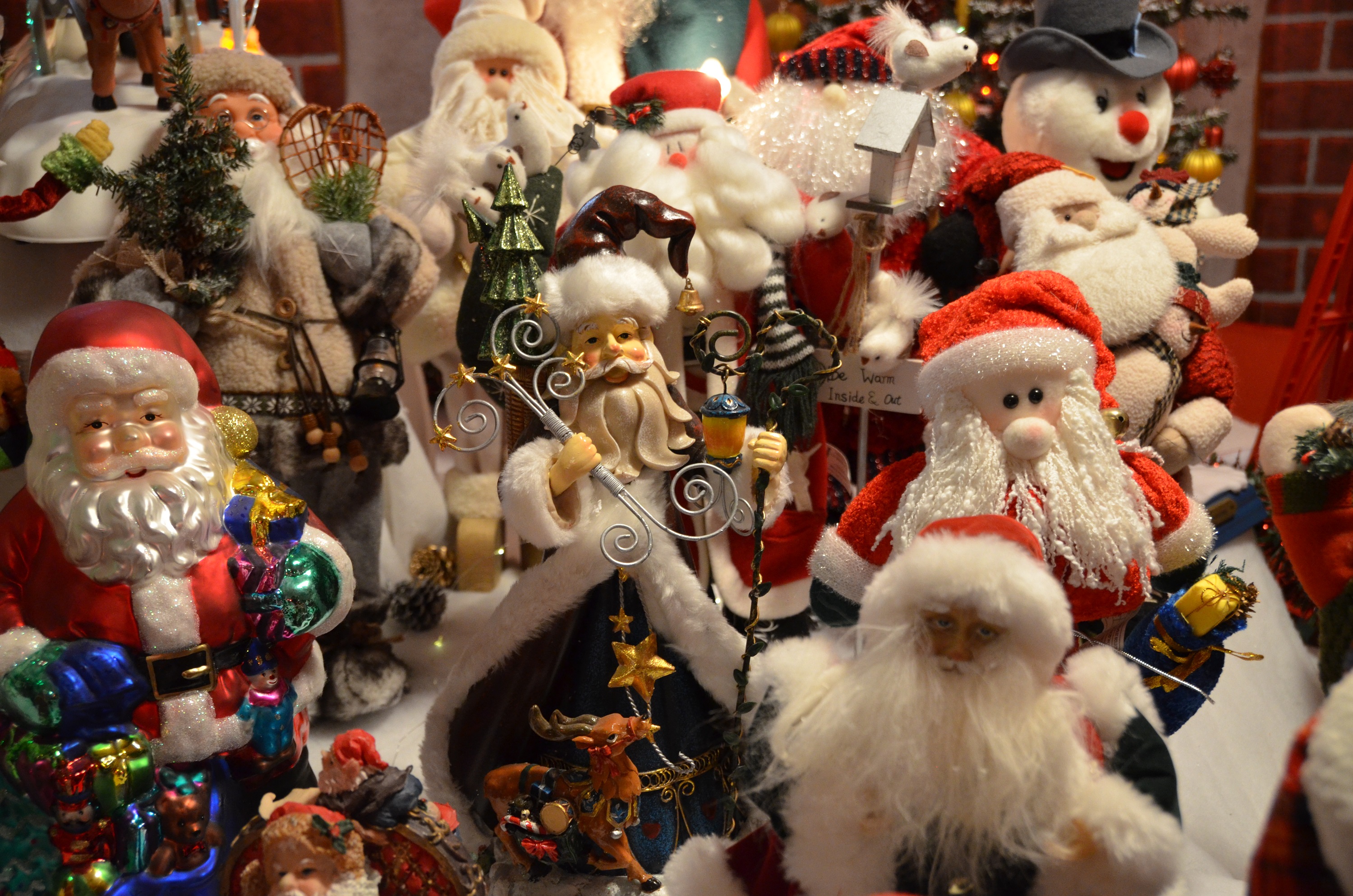 Image illustrant l'article: Plus de 200 pères Noël dans une maison à Châteauguay