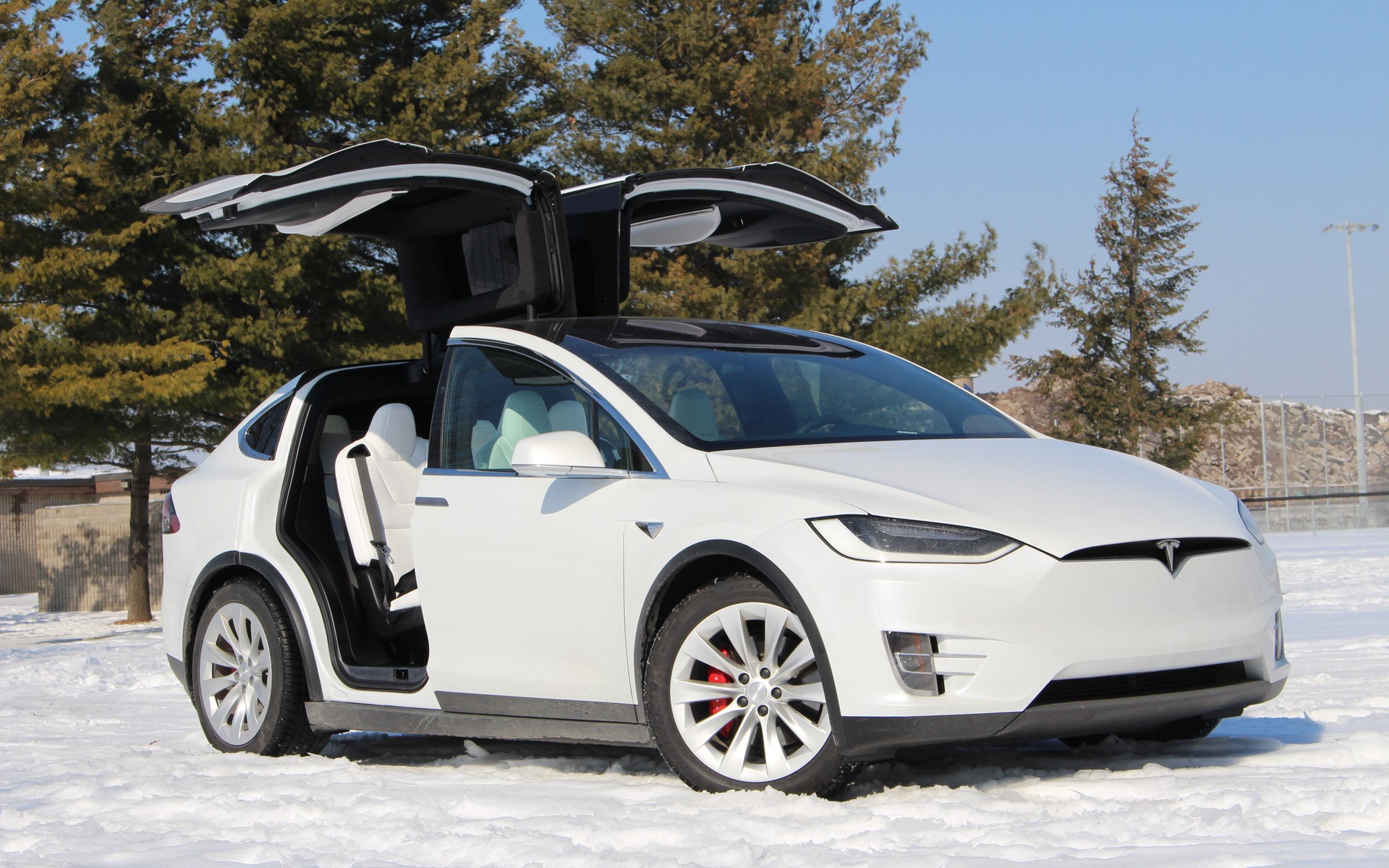 Tesla Model X 2018 : capsule spatiale sur roues