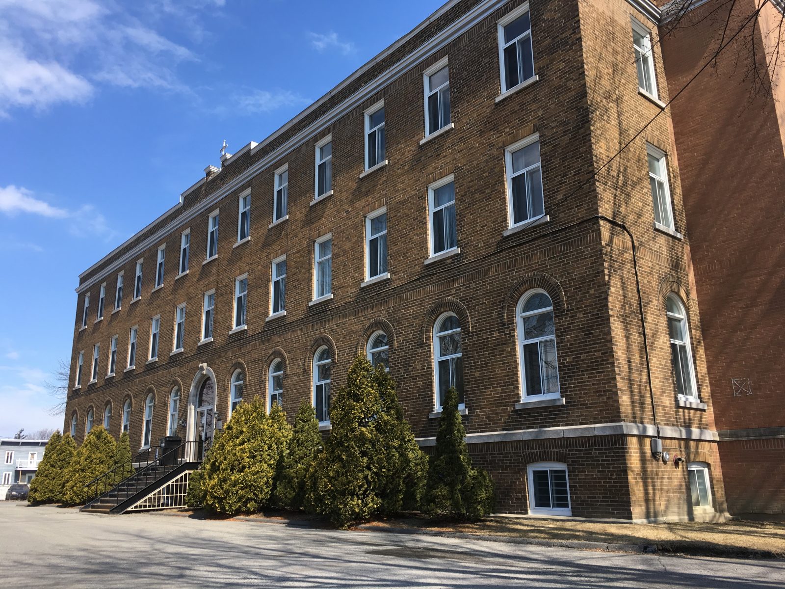 La Ville vend deux immeubles au CISSSMO