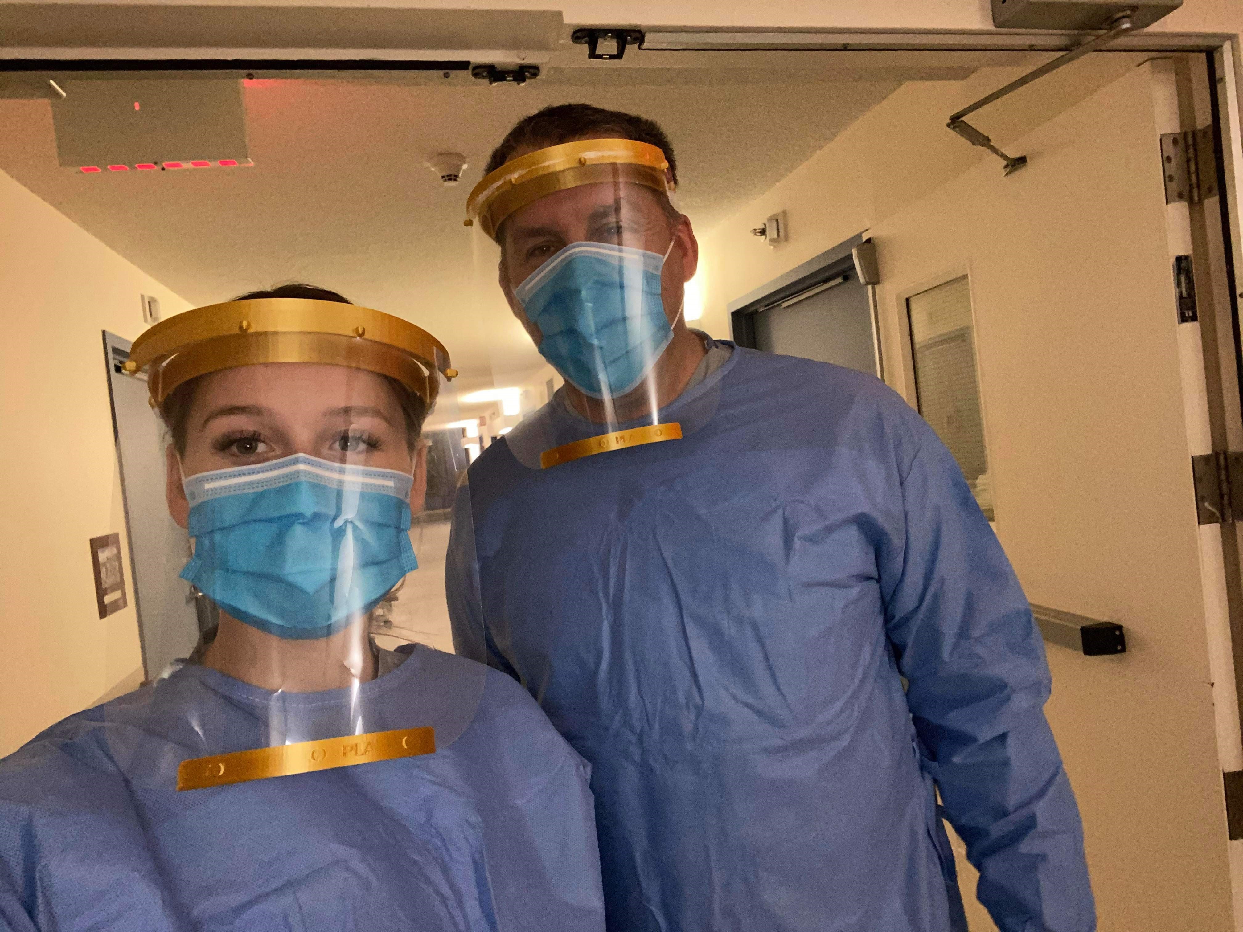 Image illustrant l'article: COVID-19 : Père et fille "anges" recrues en zone rouge