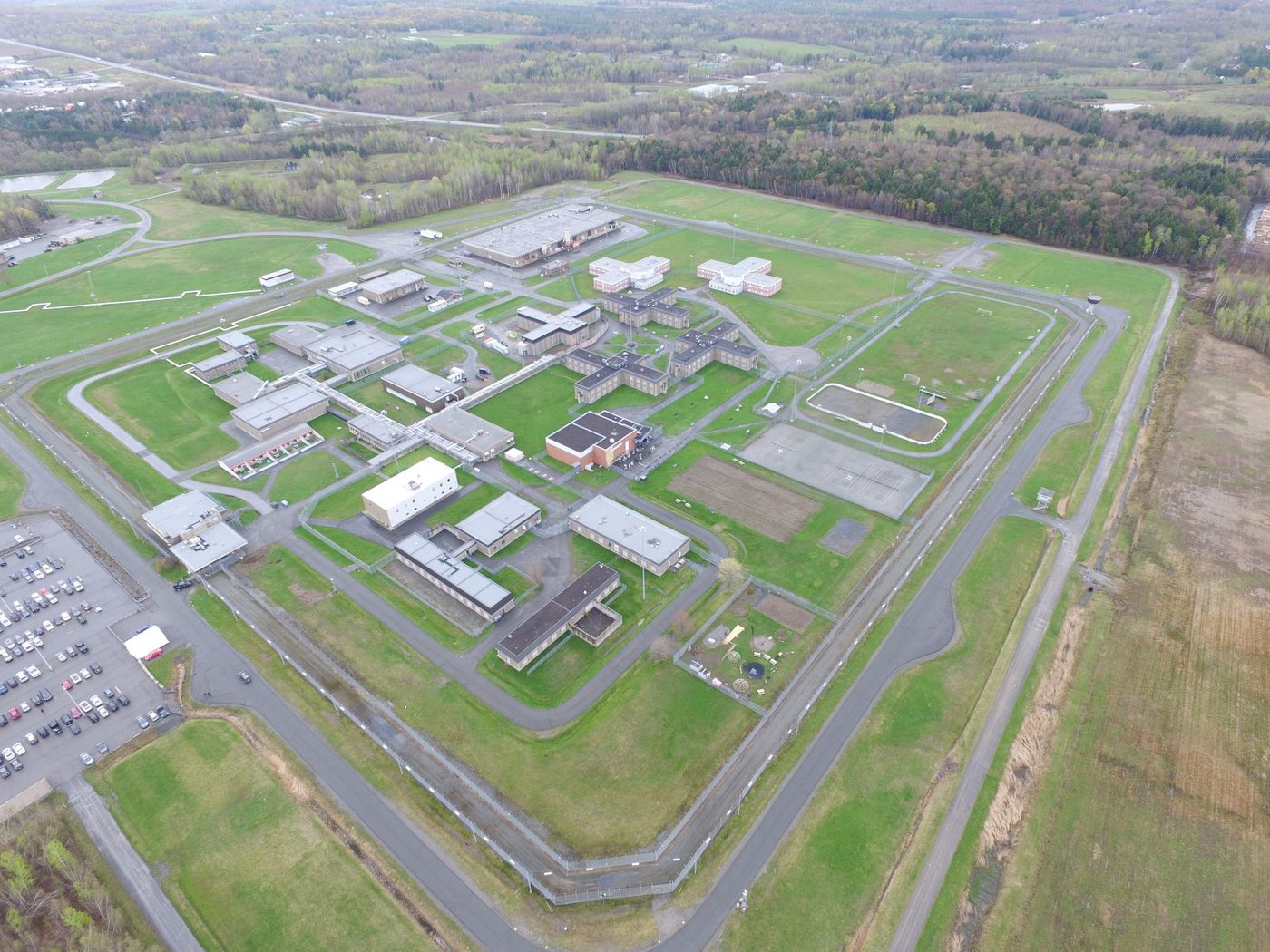 COVID-19: reprise des visites aux détenus dans un contexte difficile