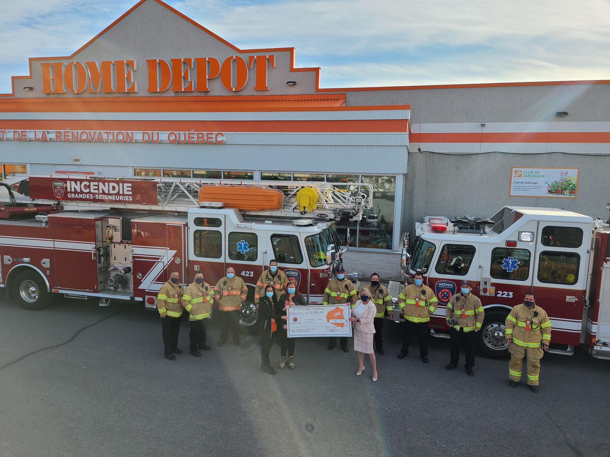 Les pompiers des Grandes-Seigneuries remettent 1 040 $ à un organisme