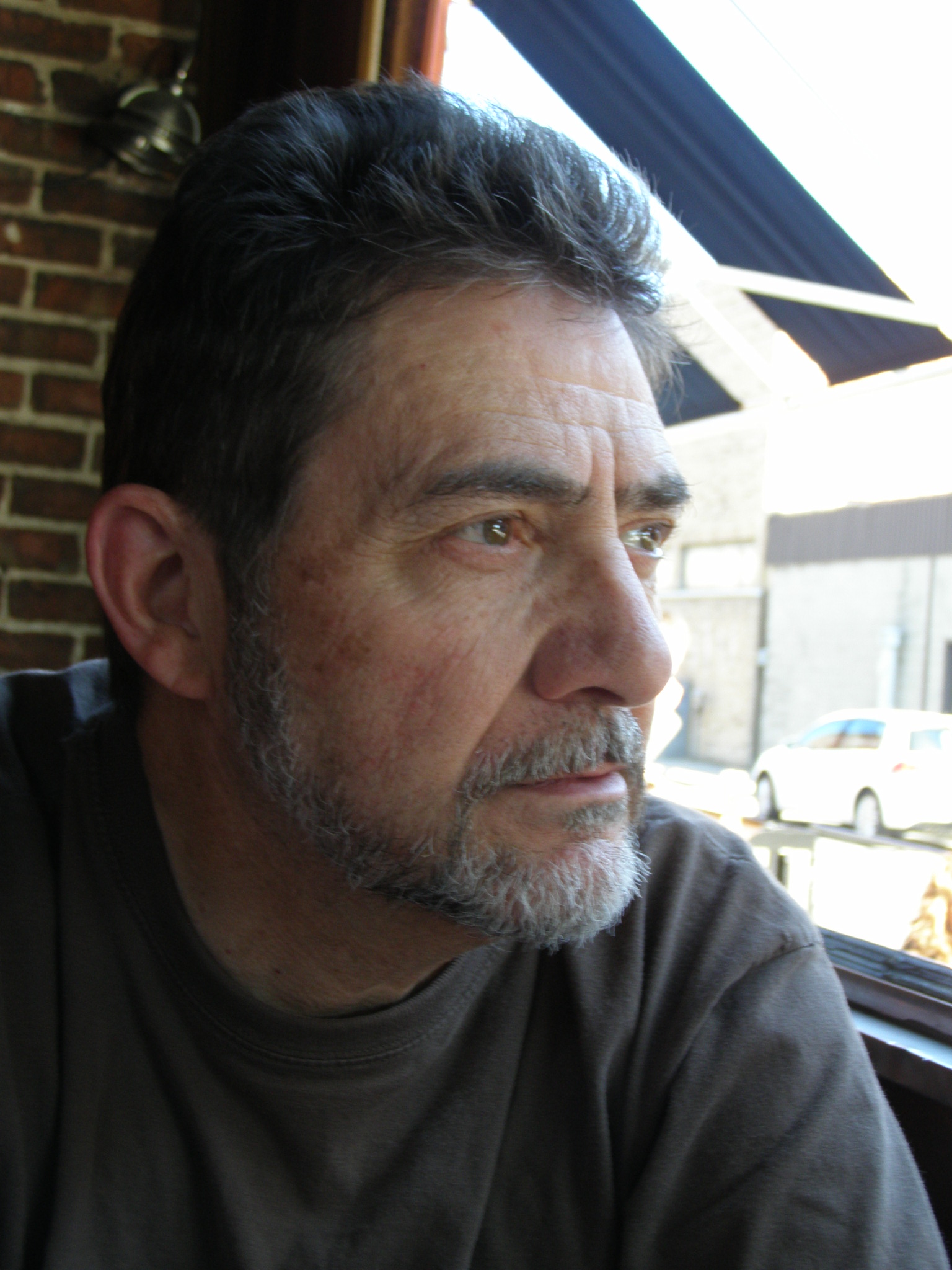 Un ancien policier qui en a long à conter