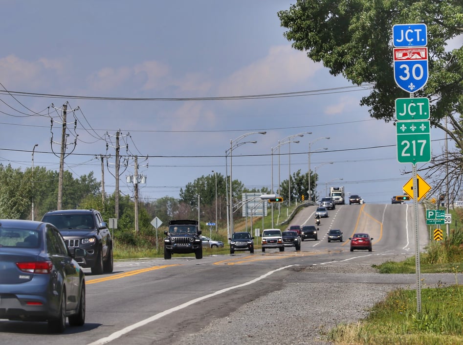 Aussitôt séparé, le musicien Damien Robitaille se propose pour remplacer Daft Punk