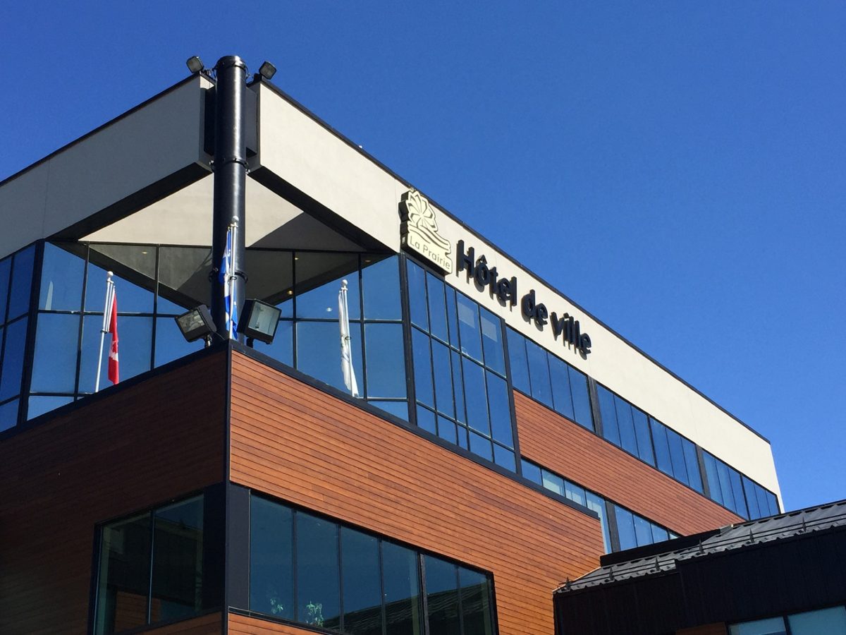 Candidate Lucie Lamoureux introduces the Parti Impact Châteauguay team