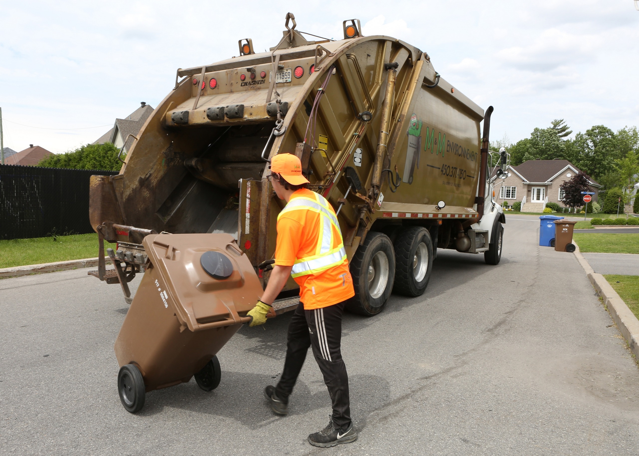 Comment trouver un code postal au Québec et au Canada