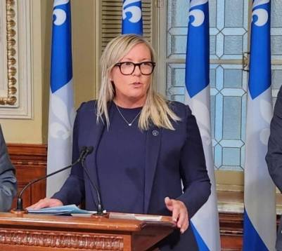 Faite attention aux mouvements de cheerleading!