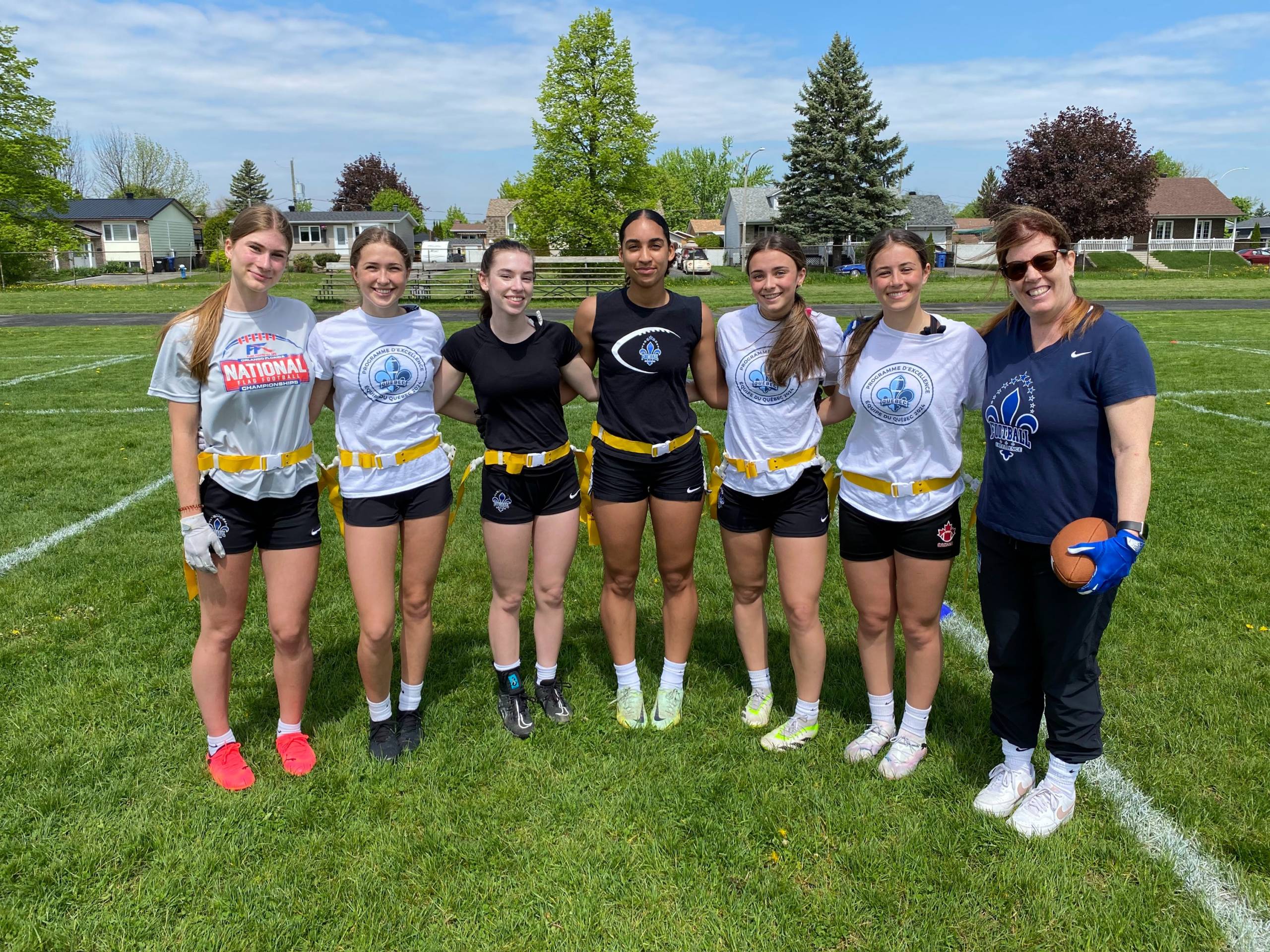 Un chat intelligent attrape ses propres friandises