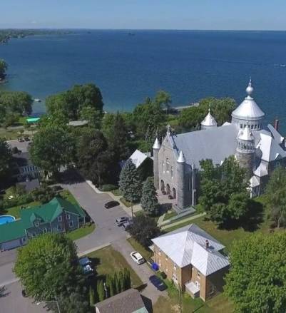 Le wallaby adore s’asseoir près du feu de camp