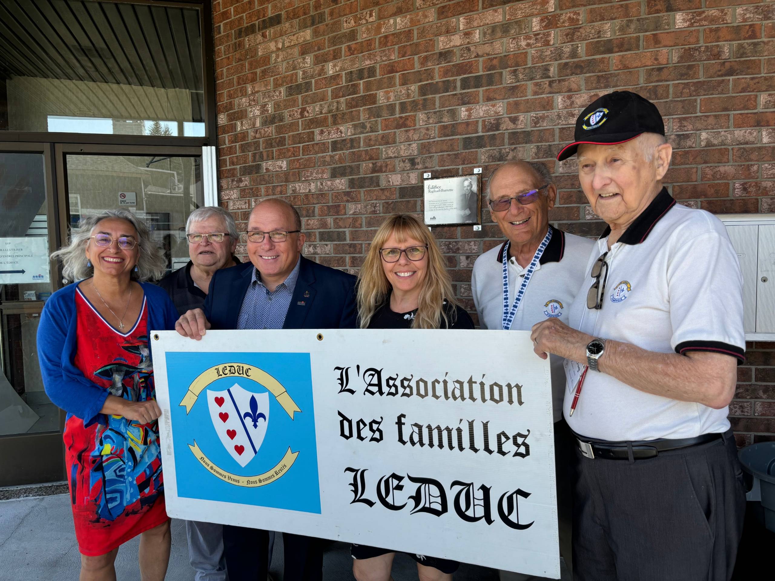 Cet homme reconnaît le modèle des voitures par le claquement de leur portière
